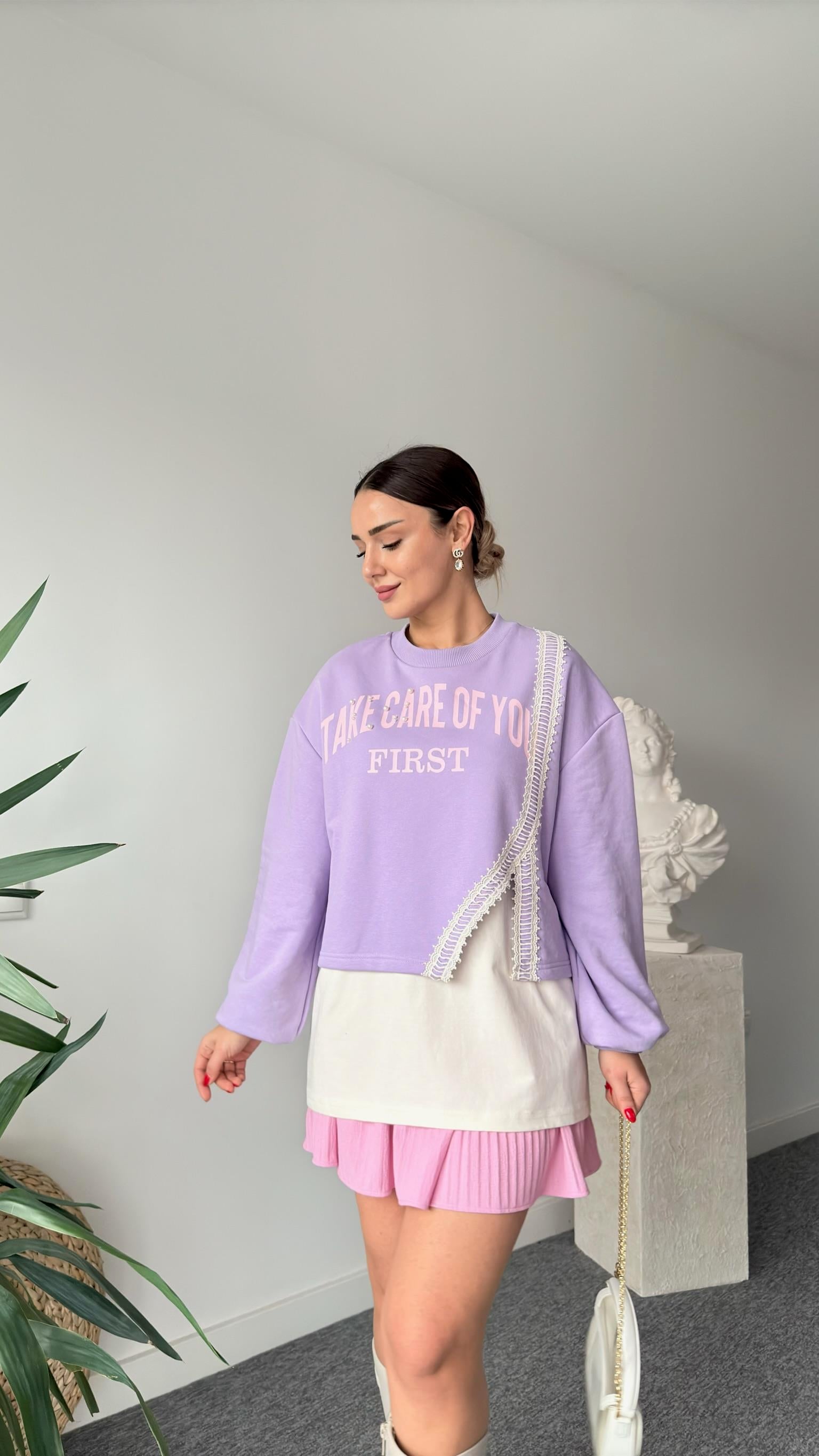 Levu Yazı Ve Dantel Detaylı Sweatshirt