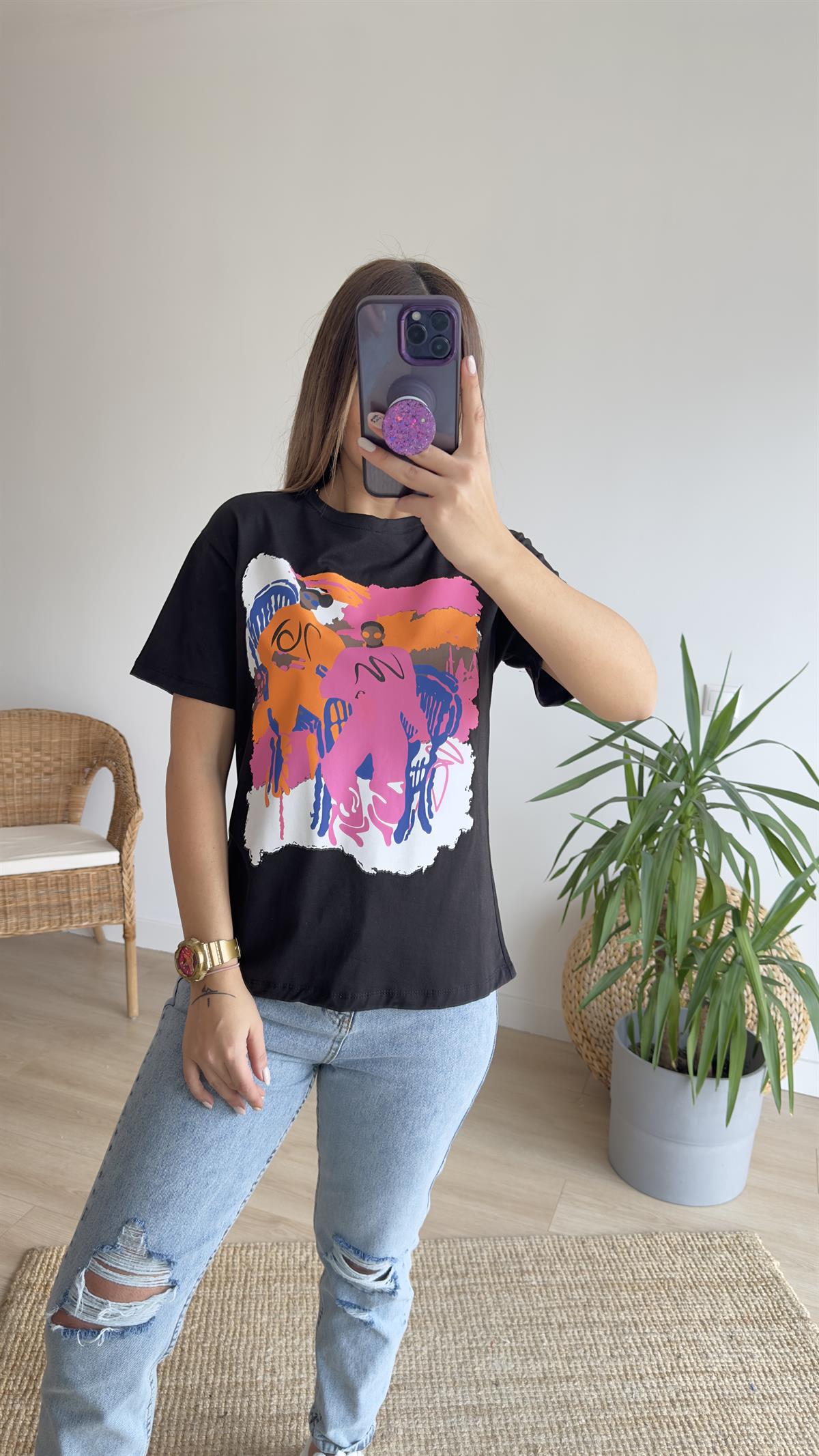 Renkli Kız Baskılı Siyah Tshirt