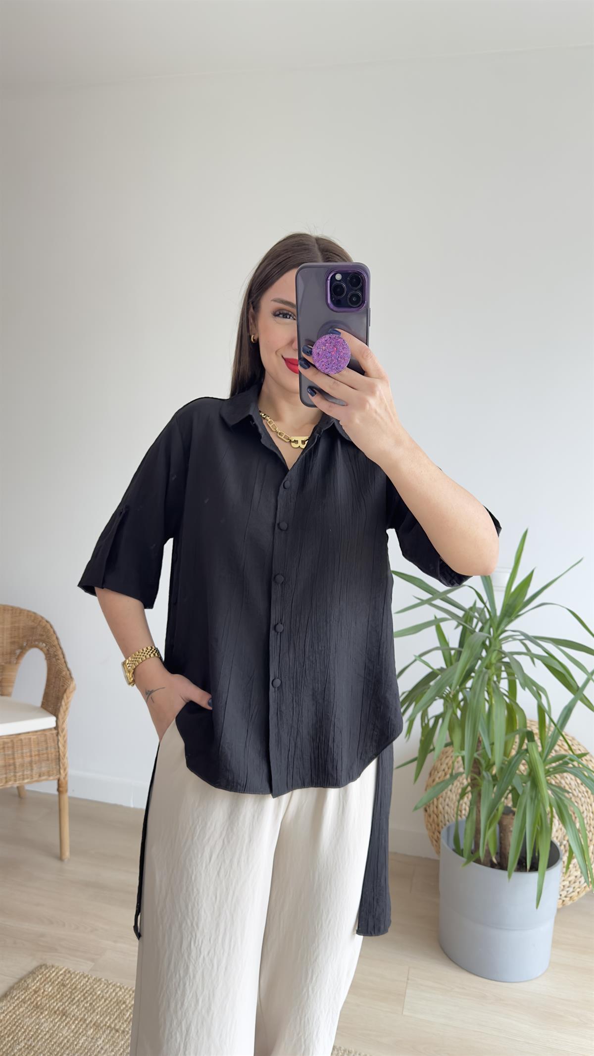 Yanları Düğme Detay Siyah Gömlek