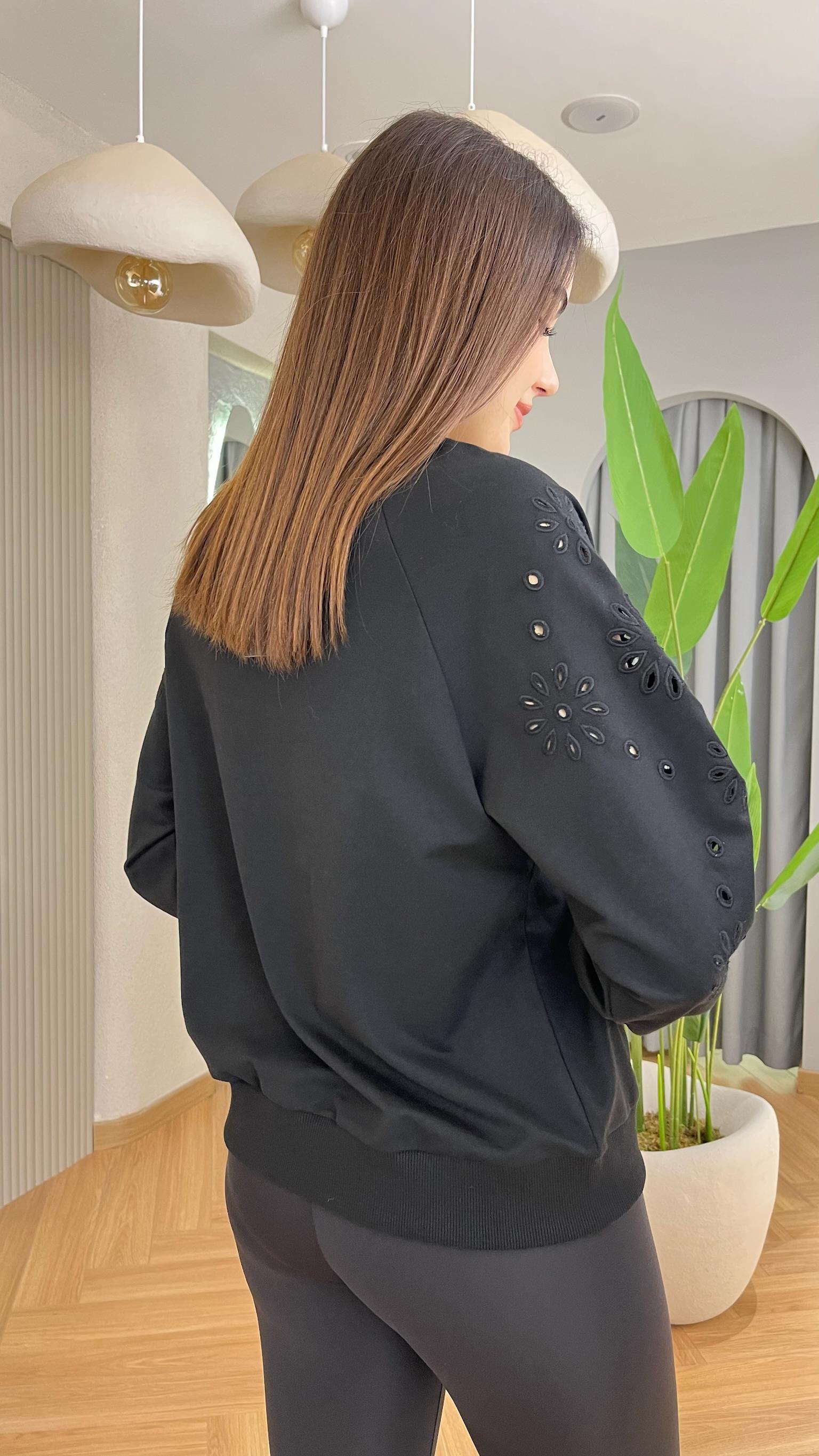 Siyah Kol Brodeli Sweatshirt