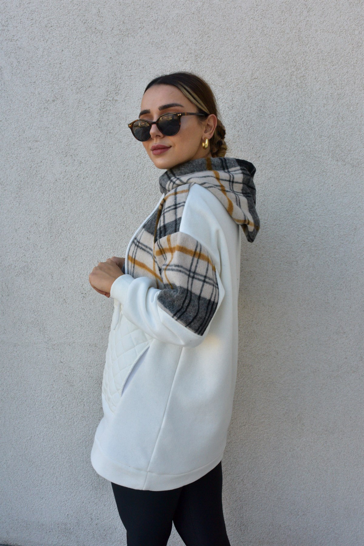 Kapitone Detaylı Ekru Sweatshirt
