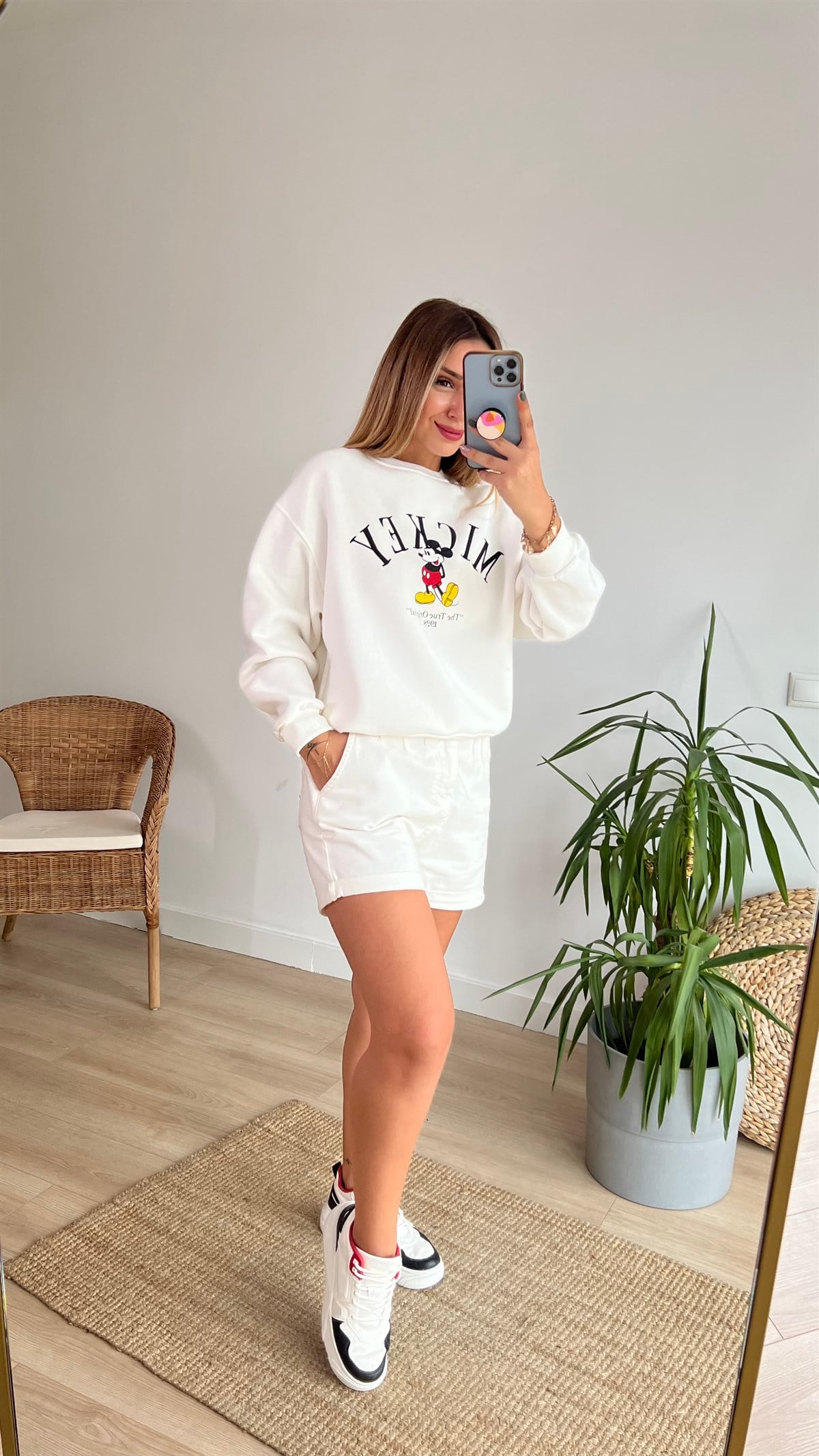 Mickey İşlemeli Beyaz Sweatshirt
