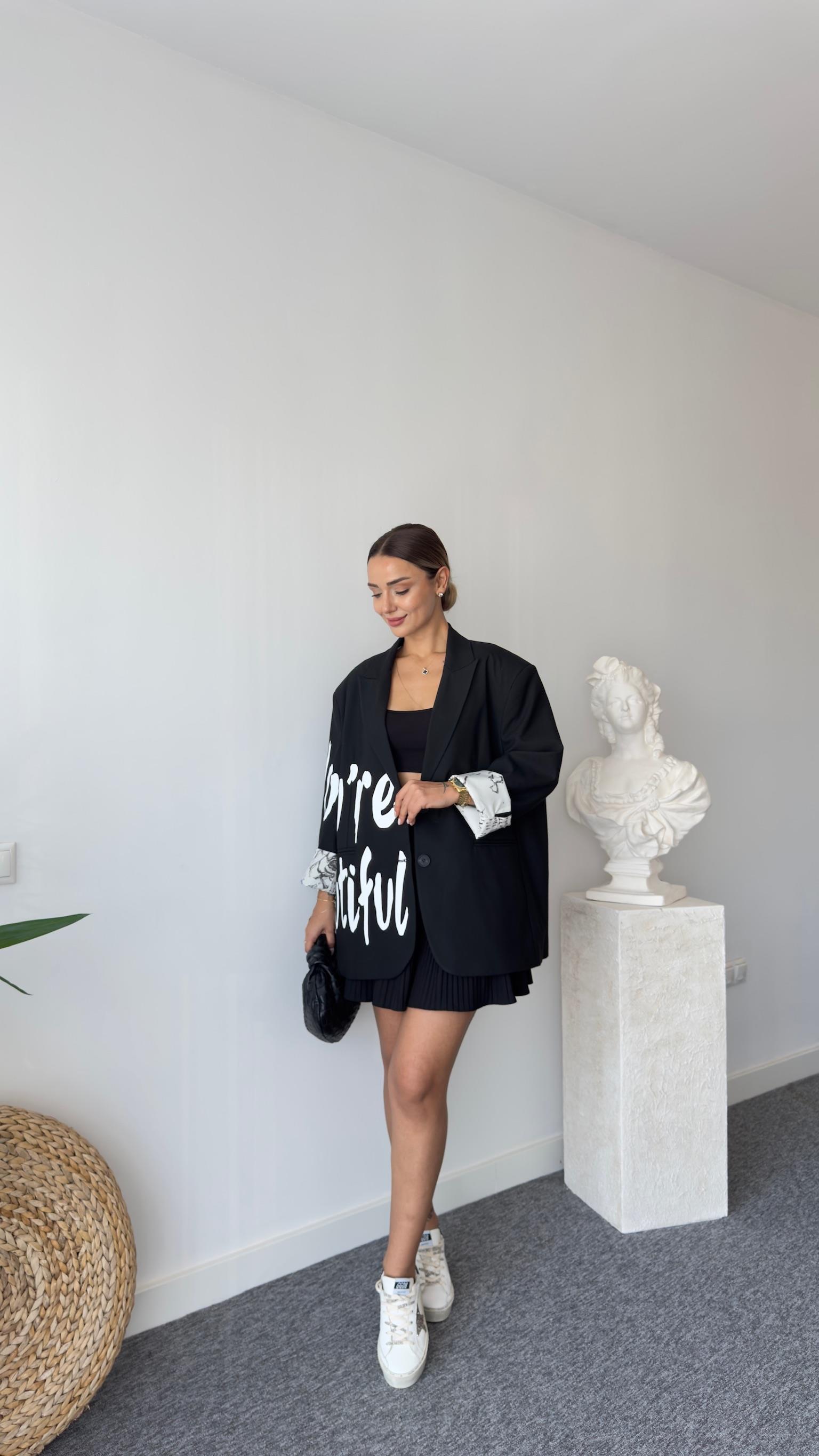 Libby Yazı Detaylı Siyah Blazer Ceket