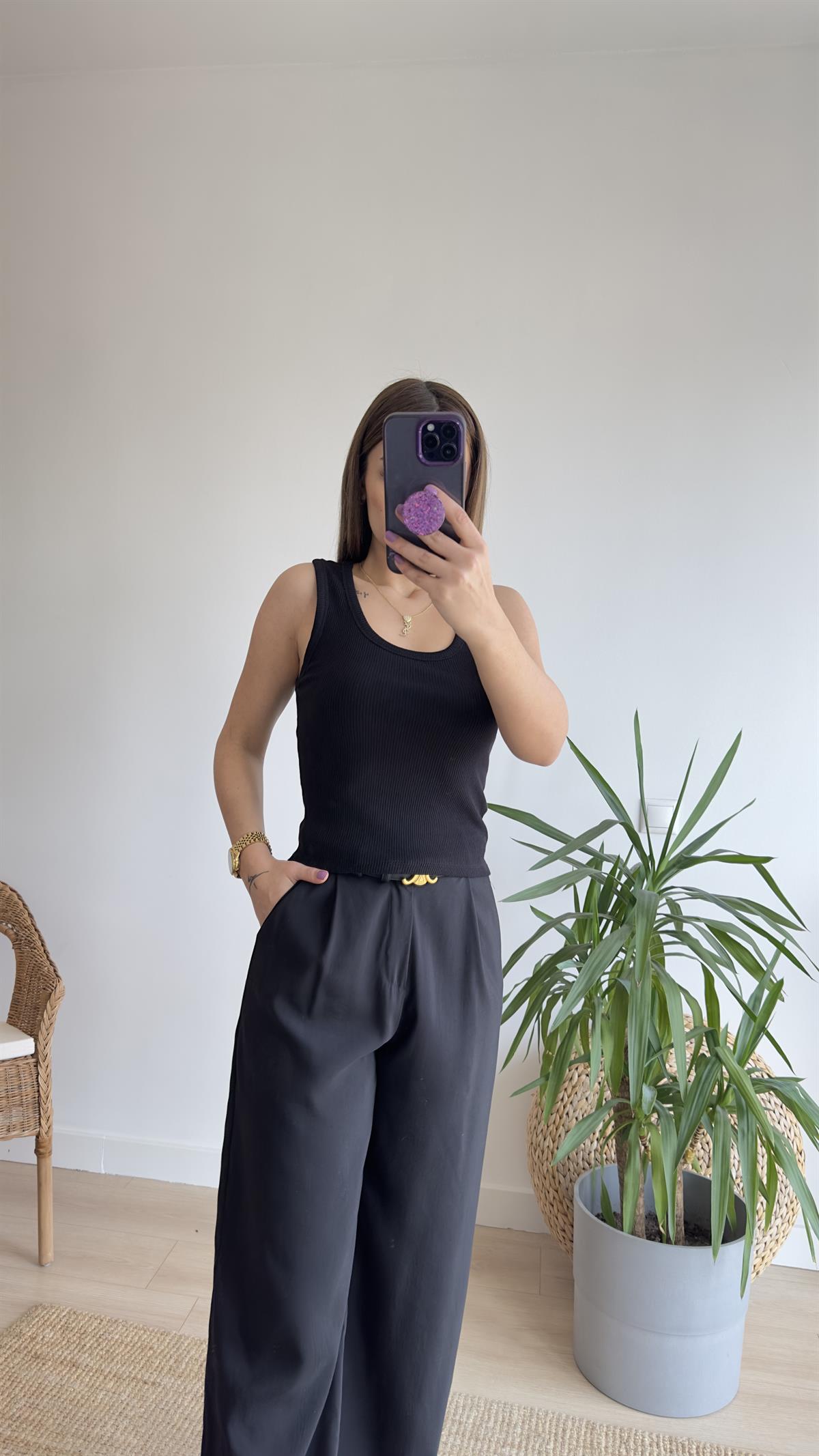 İlya U Yaka Siyah Crop