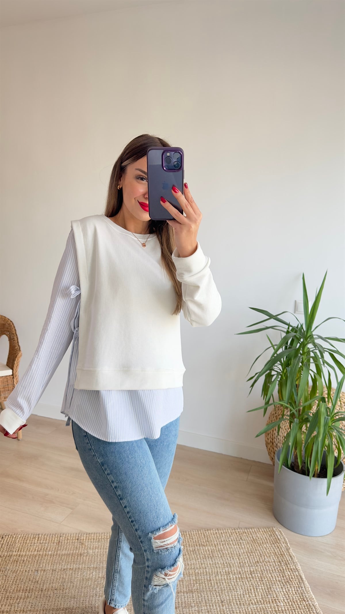 Çizgili Gömlek Detaylı Beyaz Sweat