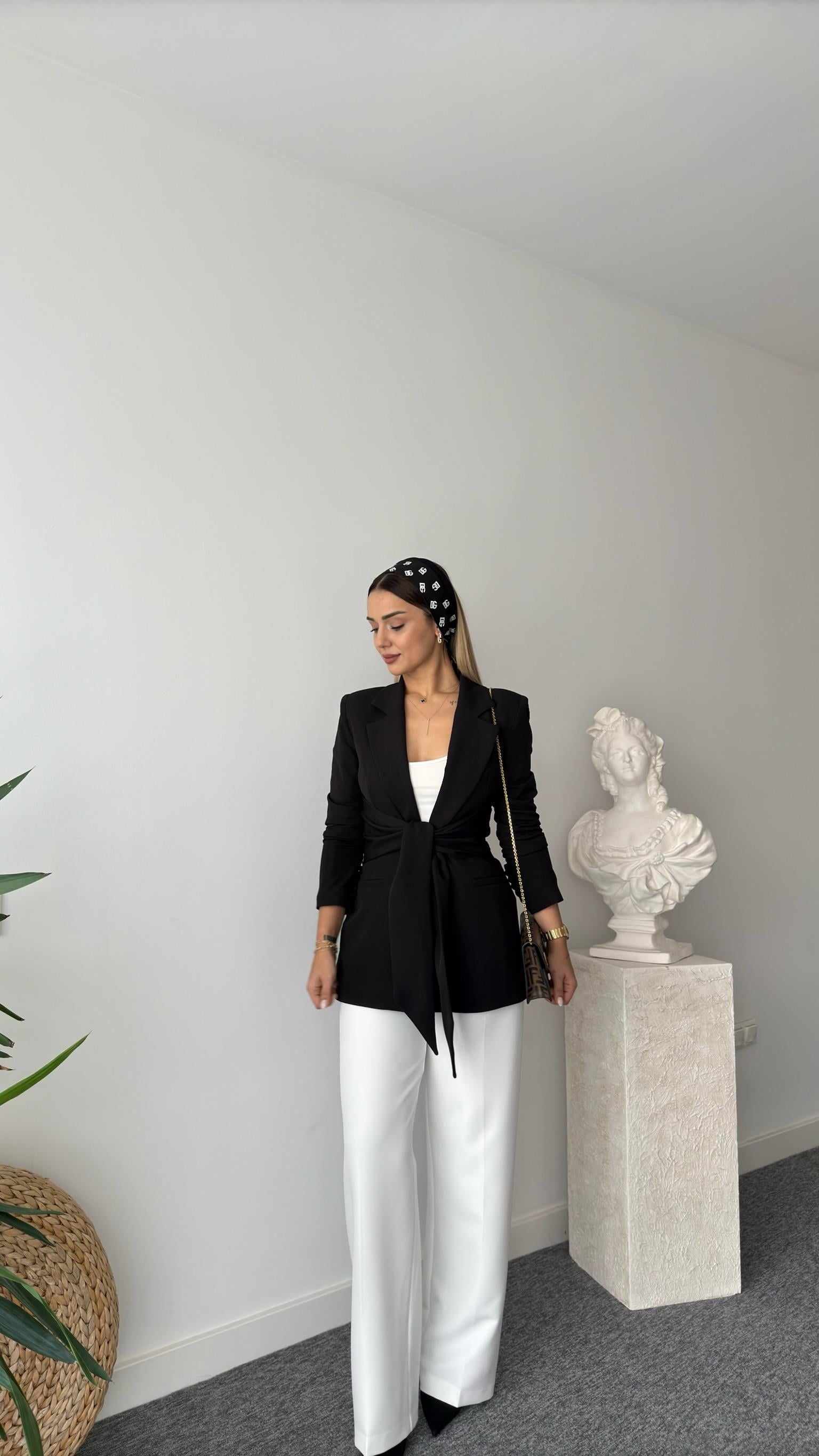 Flavi Kuşaklı Siyah Blazer Ceket