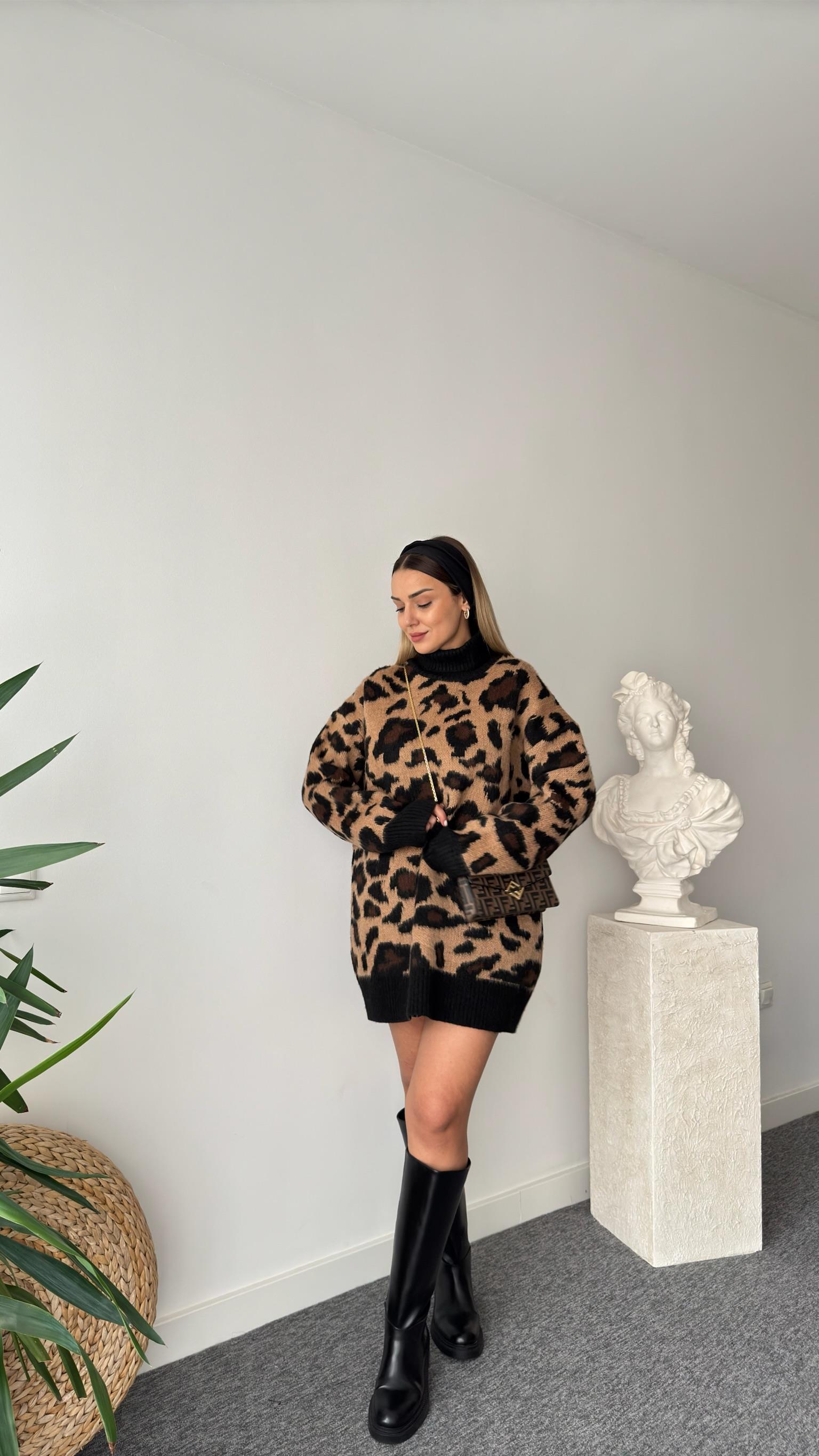 Boğazlı Leopar Desen Tunik Kazak