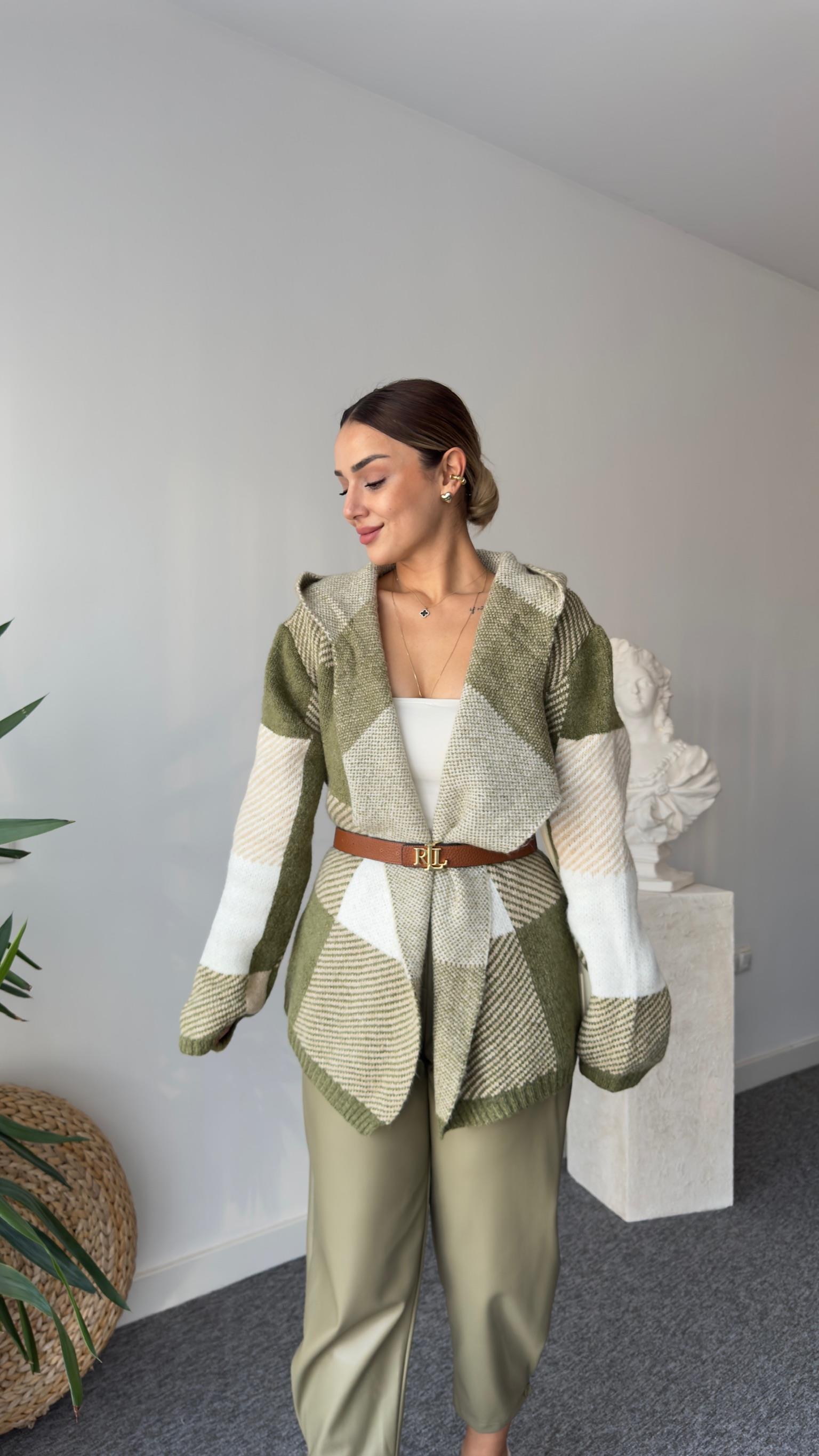 Kapüşonlu Yeşil Ekoseli Hırka