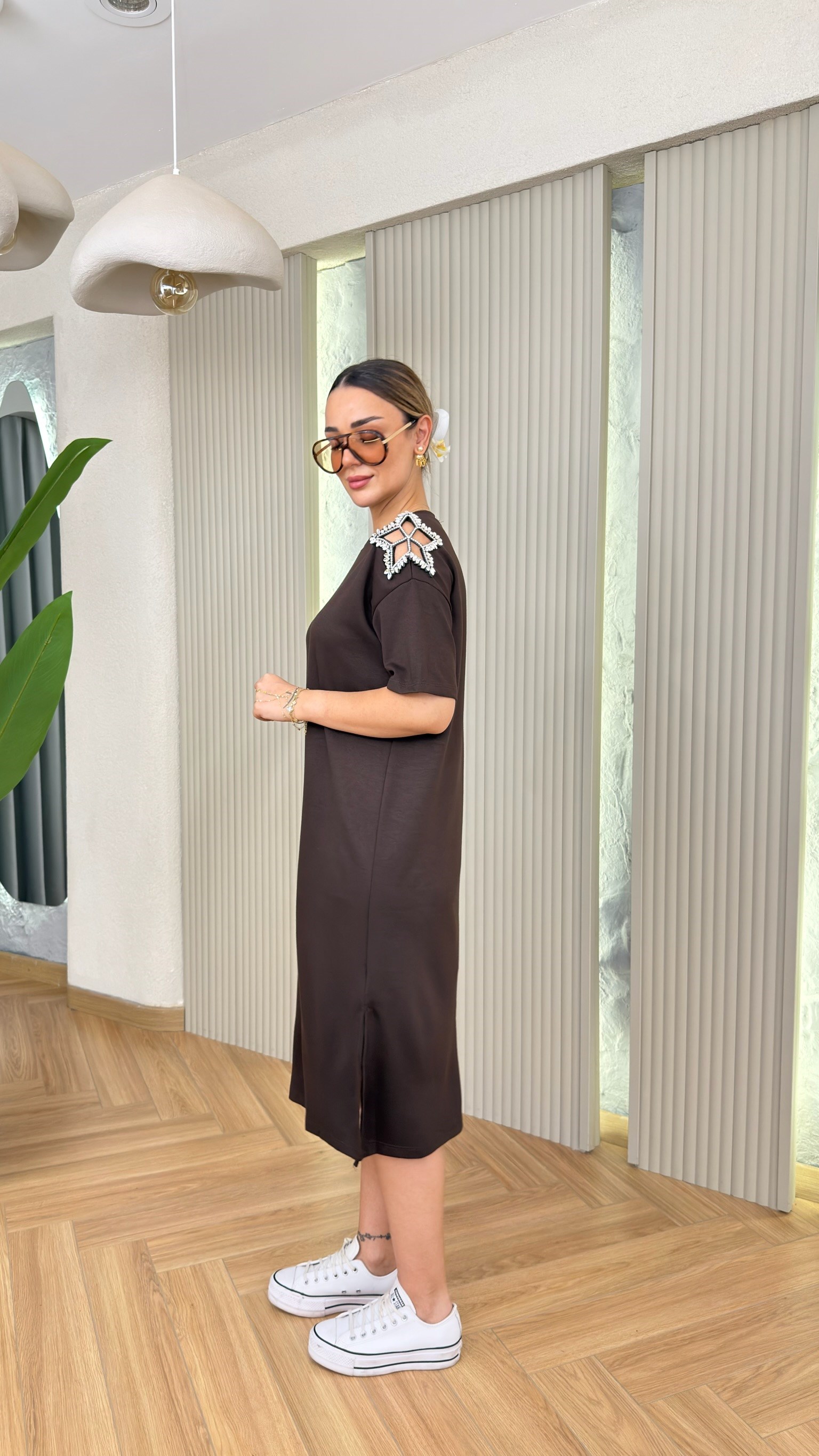 Kahve Omzu Yıldız Taş Detaylı Modal Elbise