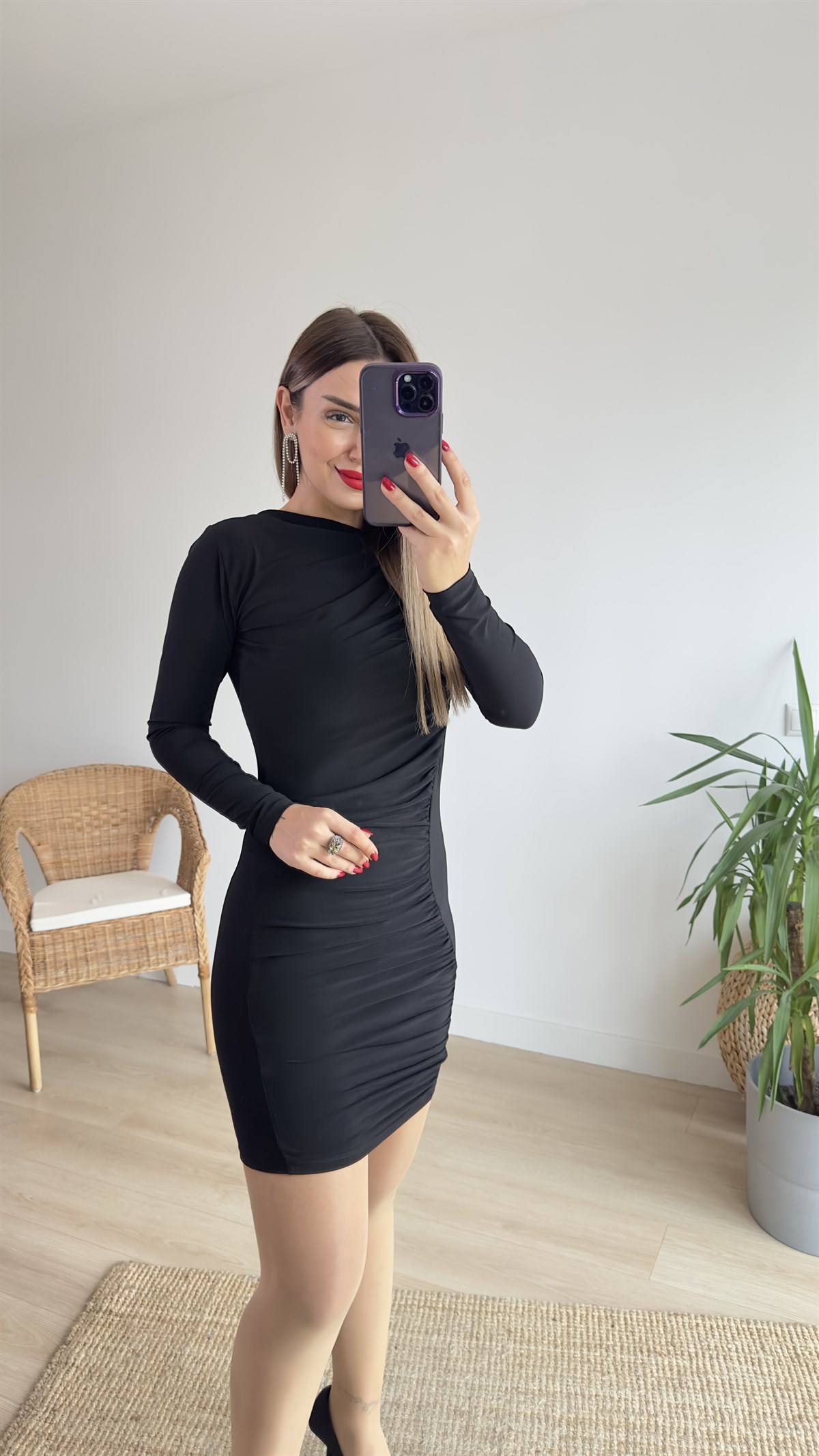 Siyah Büzgü Detay Elbise 