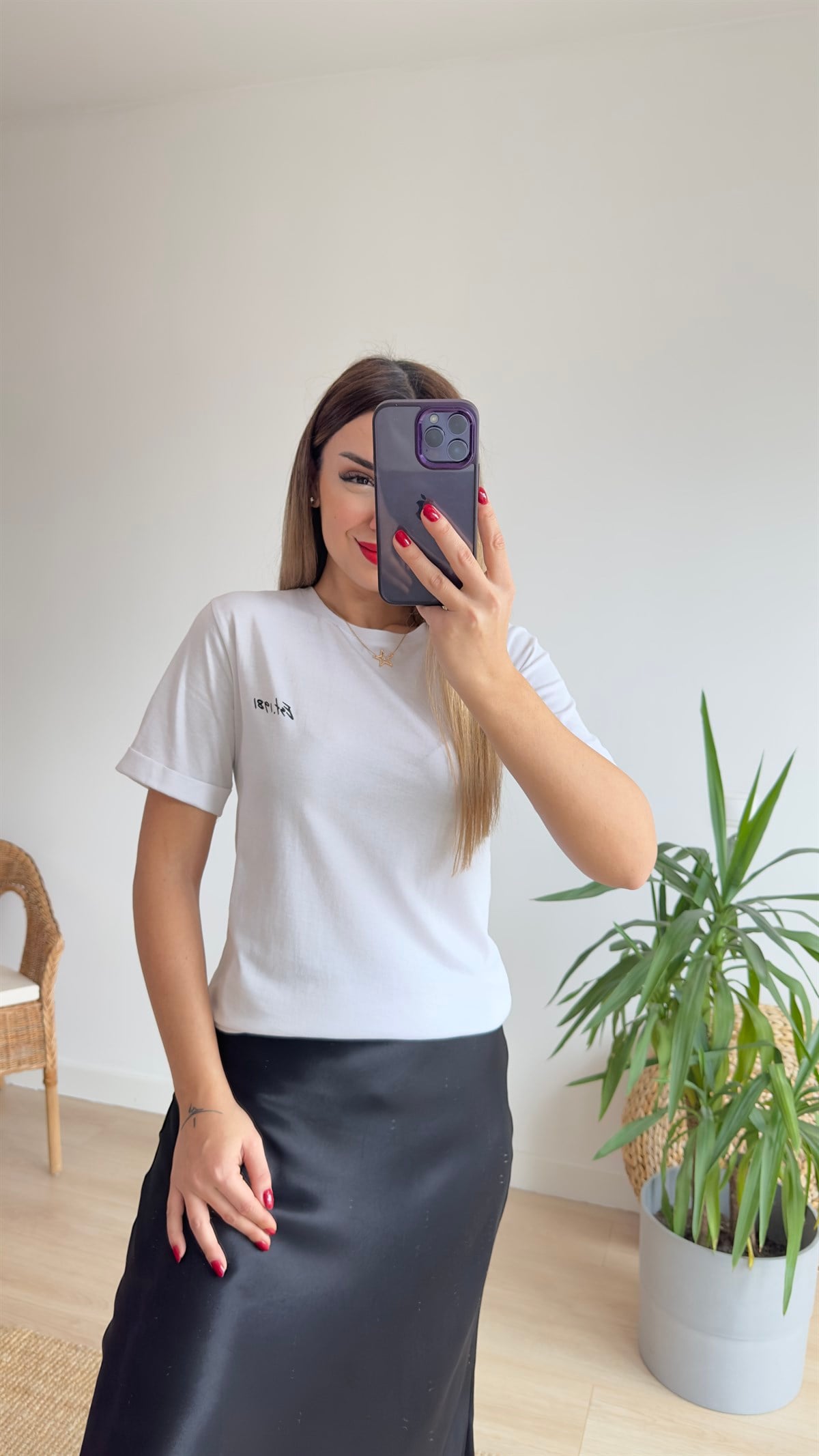  Sırtı Yazılı Beyaz Tshirt