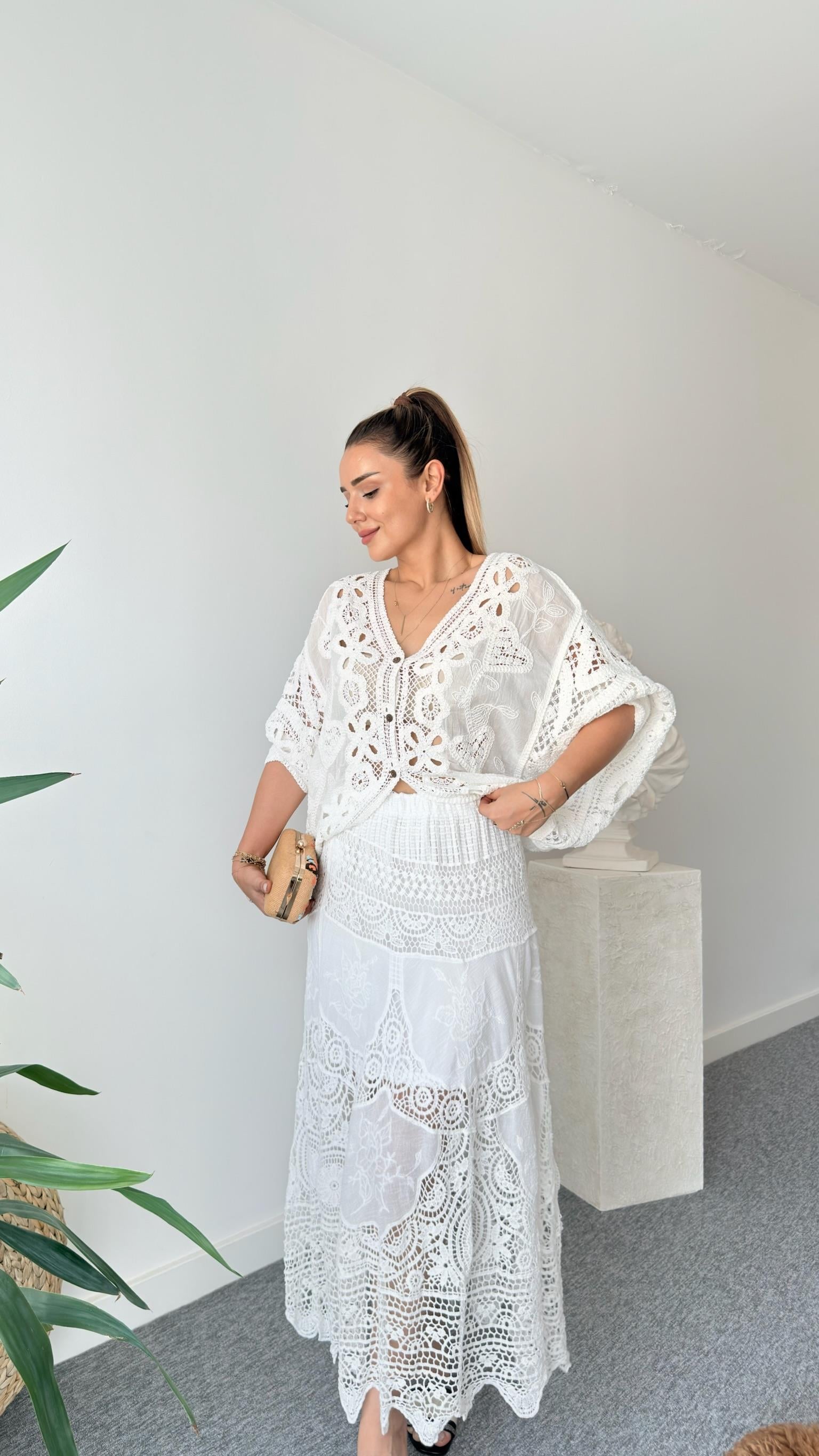 Luwre Tasarım Dantel Detaylı Bluz