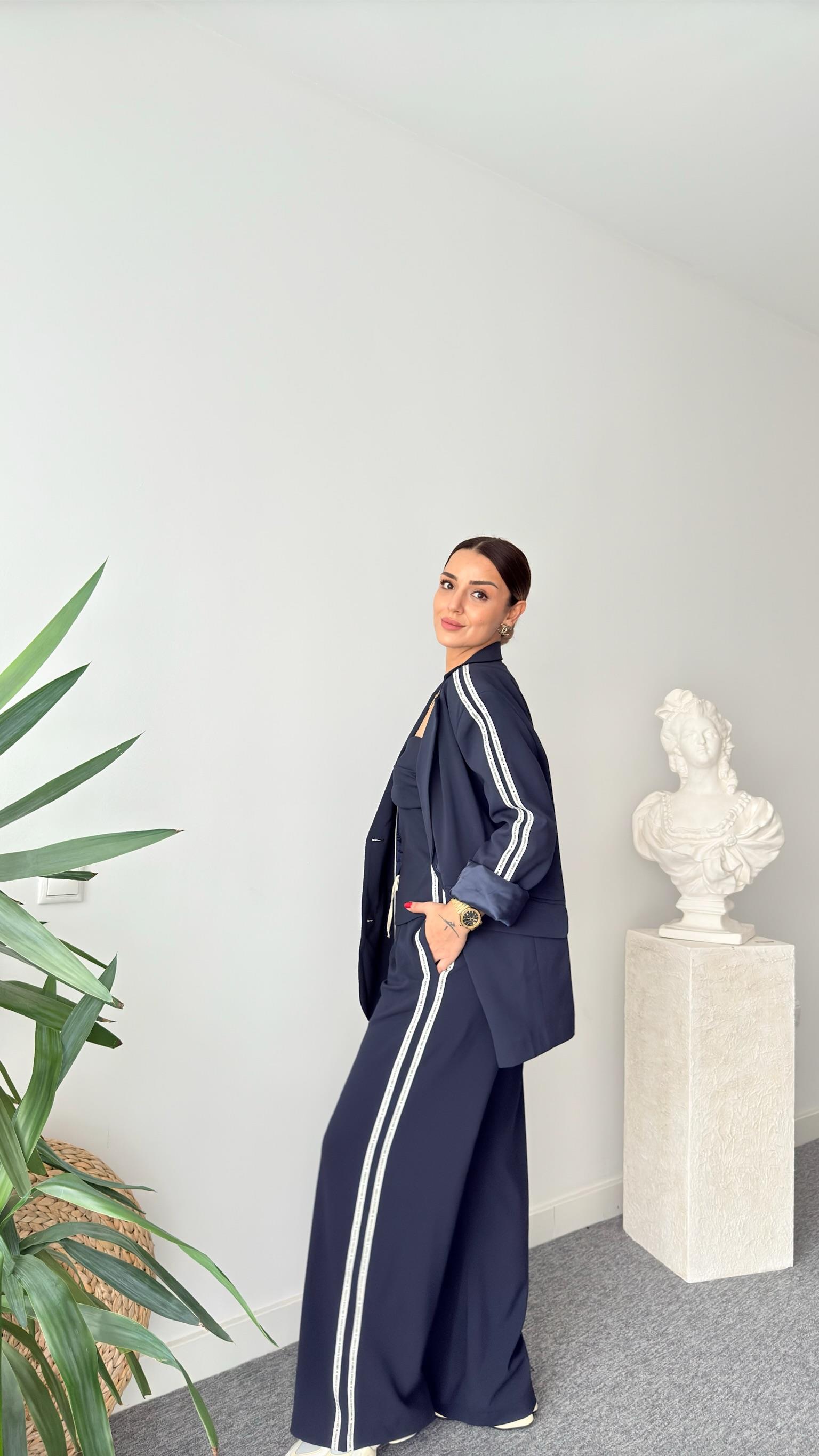 Oppa Kollar Şerit Detaylı Blazer Ceket