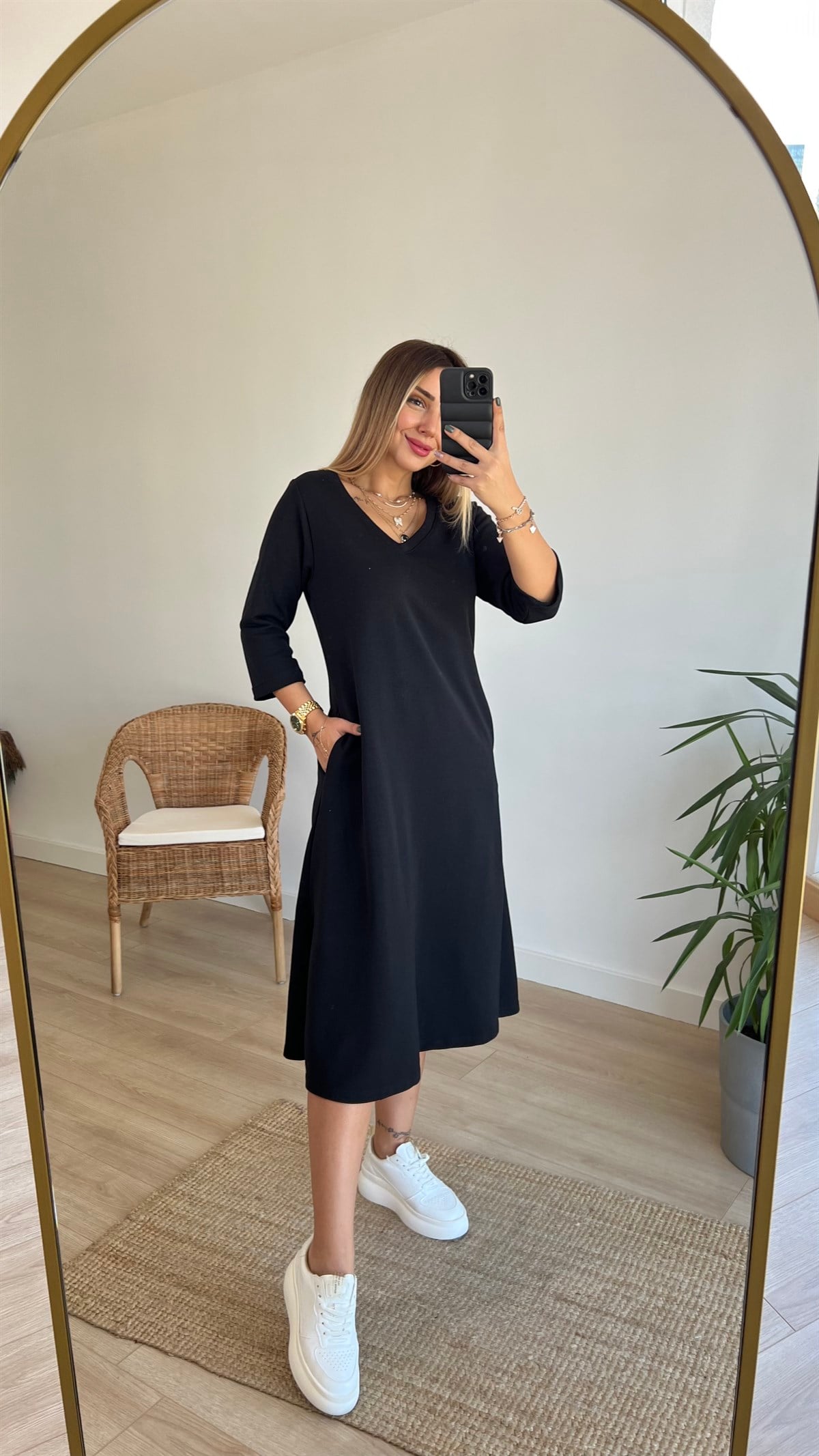 Siyah Yarım Kol V Yaka Basic Elbise