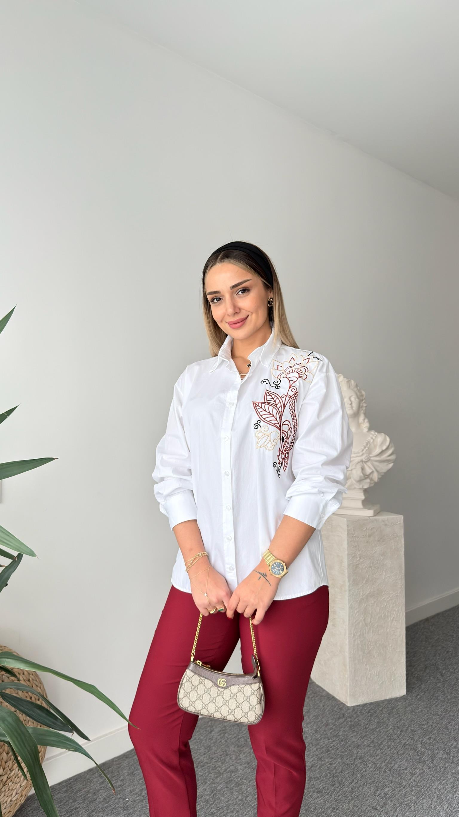 Nora Marka Model Nakışlı Beyaz Gömlek