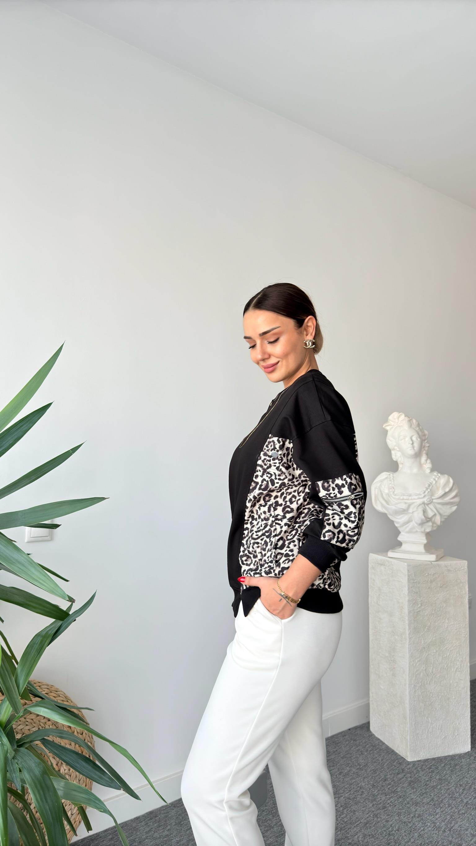 Onyi Yanlar Leopar Detaylı Siyah Sweatshirt