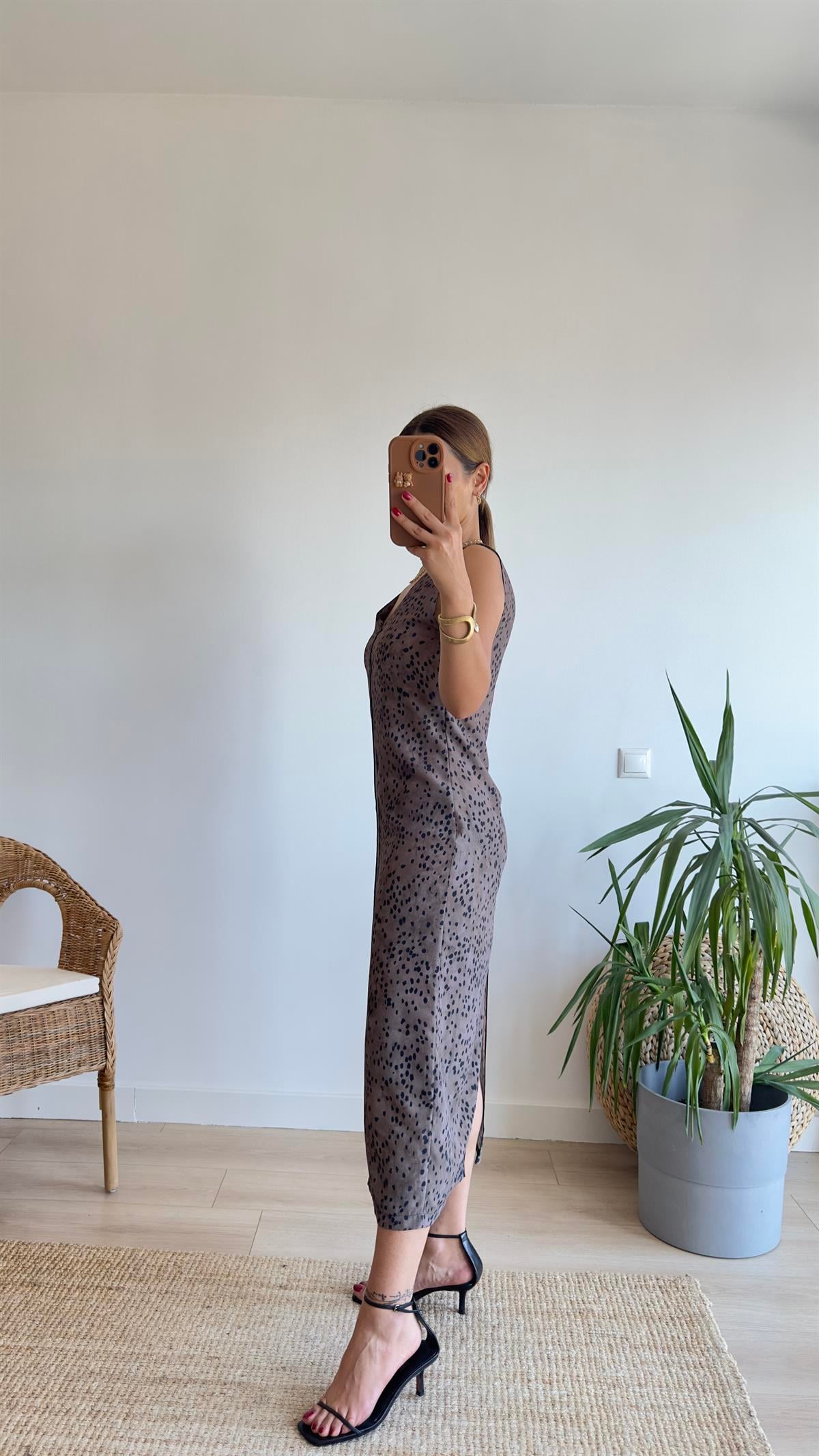 Crom Marka Model  V Yaka Benekli Elbise 
