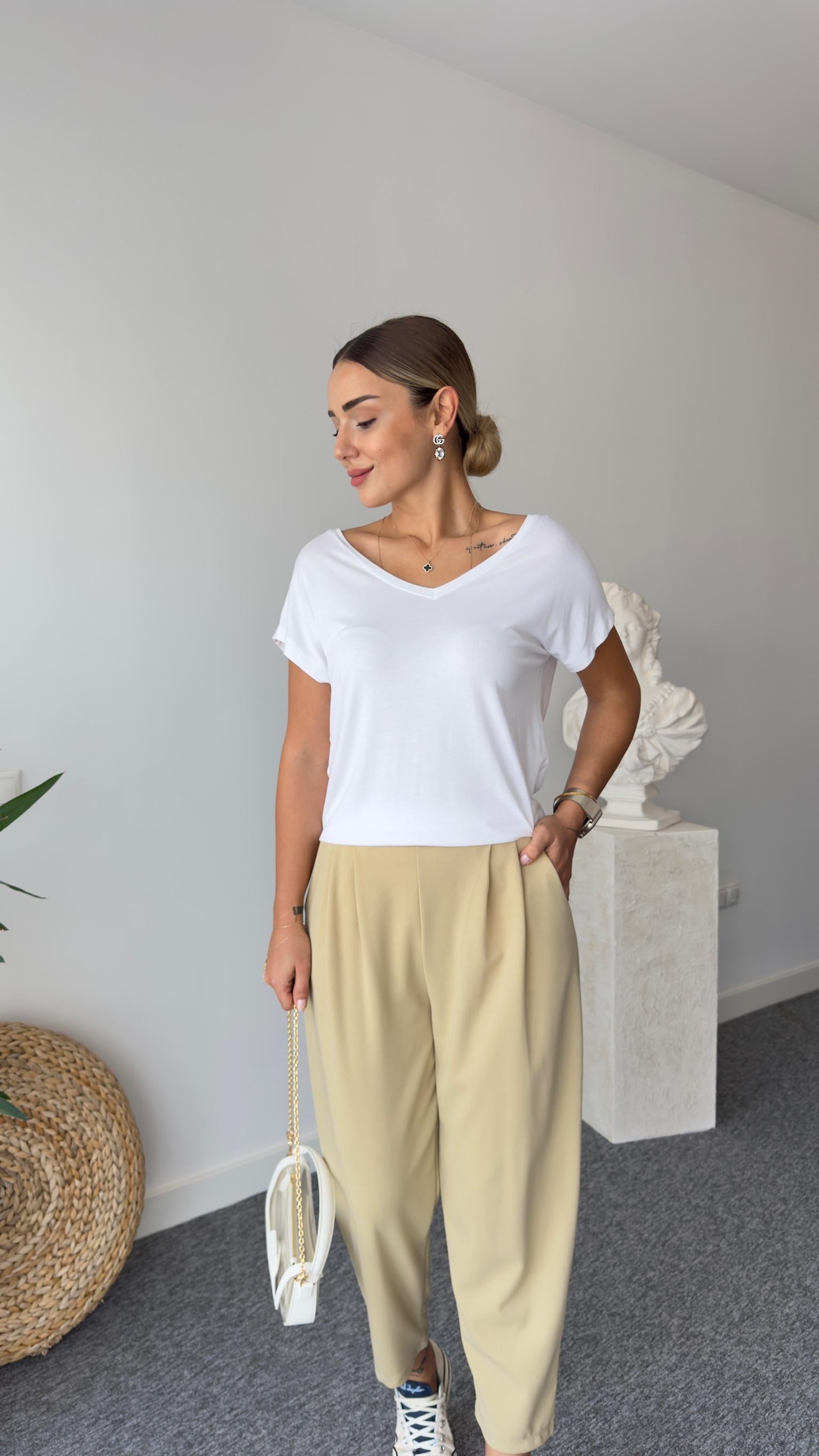 Ön Arka V Yaka Beyaz Tshirt