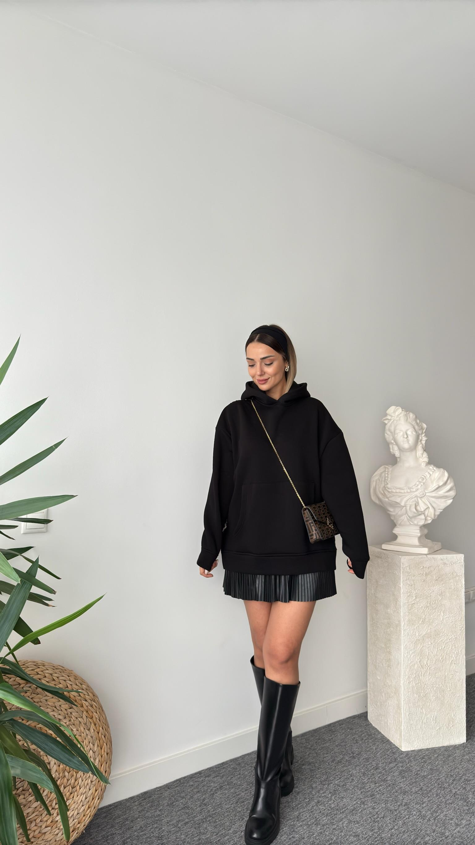 Lagos Sırt Leopar Detaylı Siyah Sweatshirt