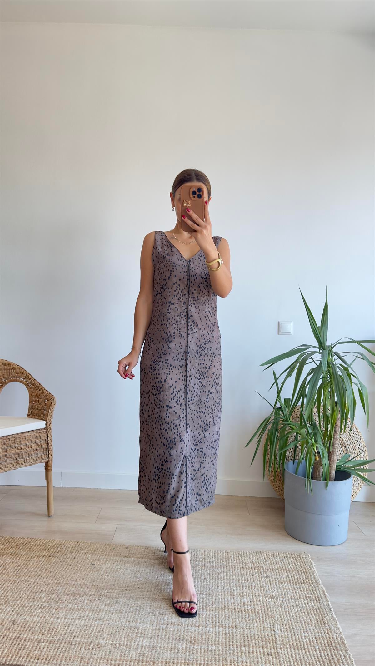 Crom Marka Model  V Yaka Benekli Elbise 