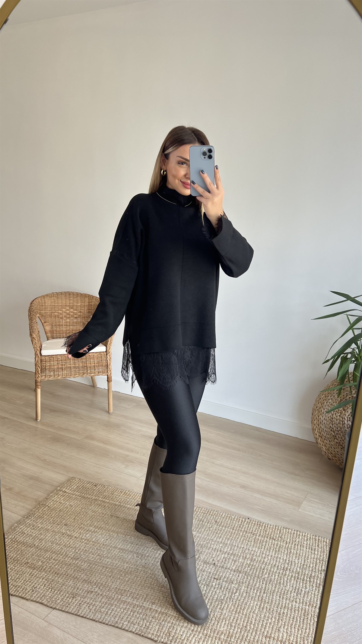 Dantel Detaylı Siyah Triko