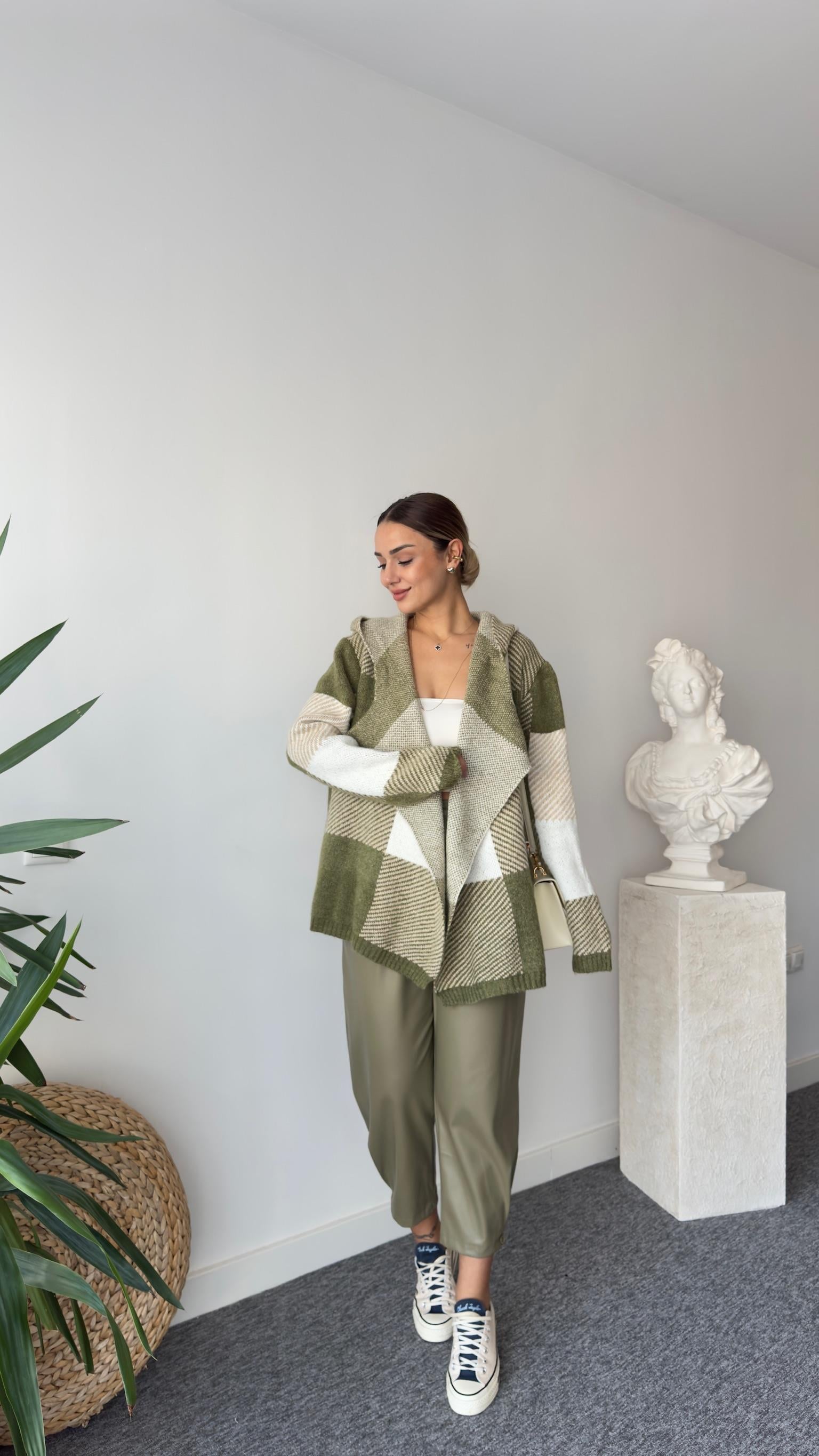 Kapüşonlu Yeşil Ekoseli Hırka