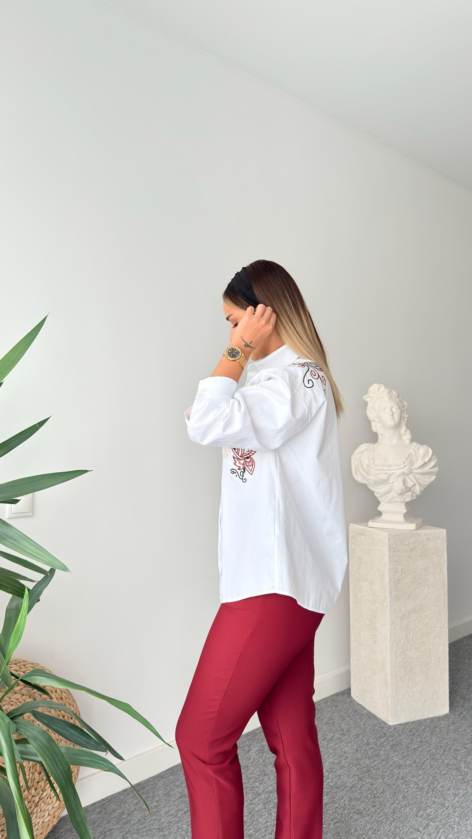 Nora Marka Model Nakışlı Beyaz Gömlek