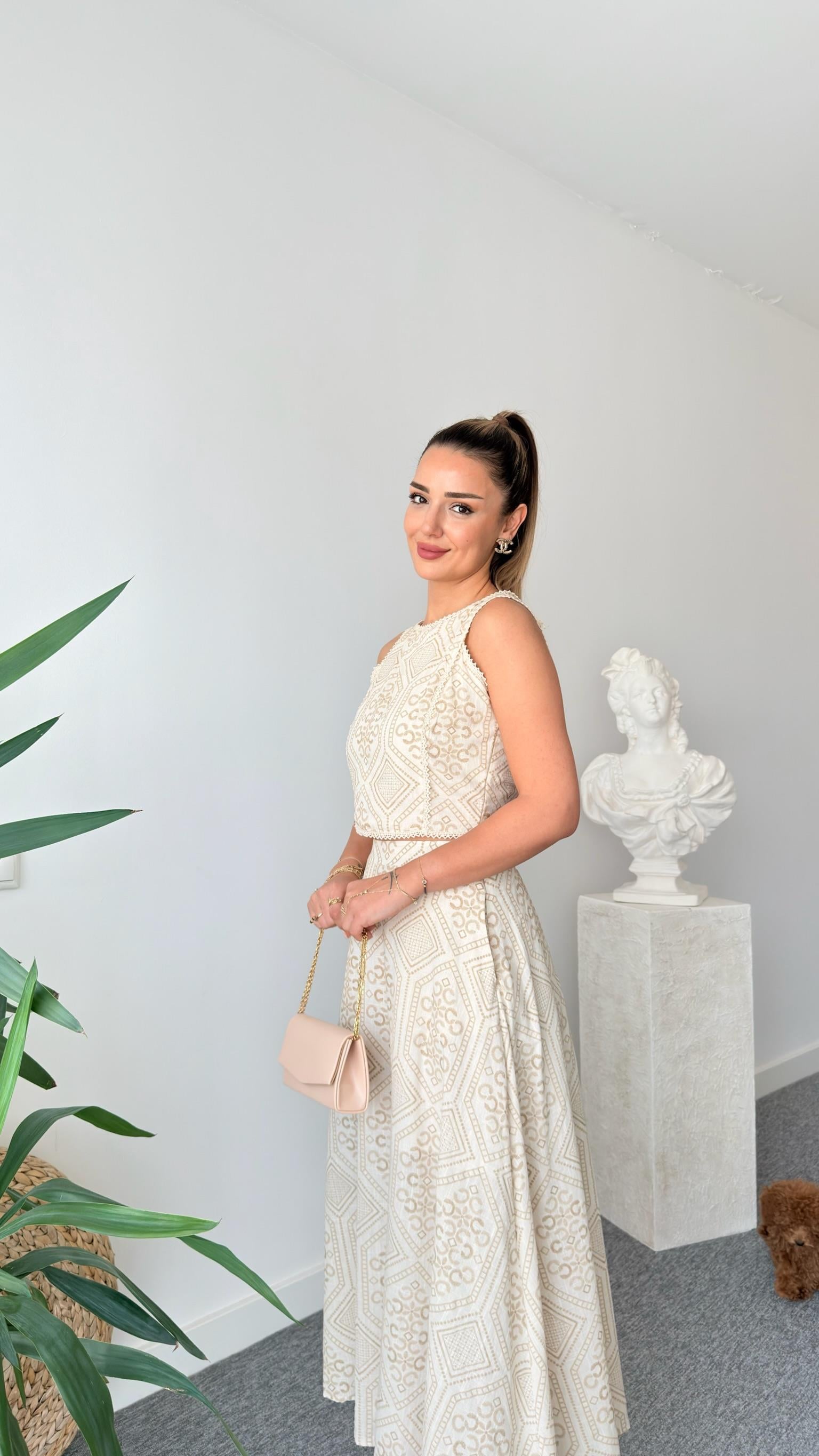 Keten Üzeri Desenli Etekli Takım