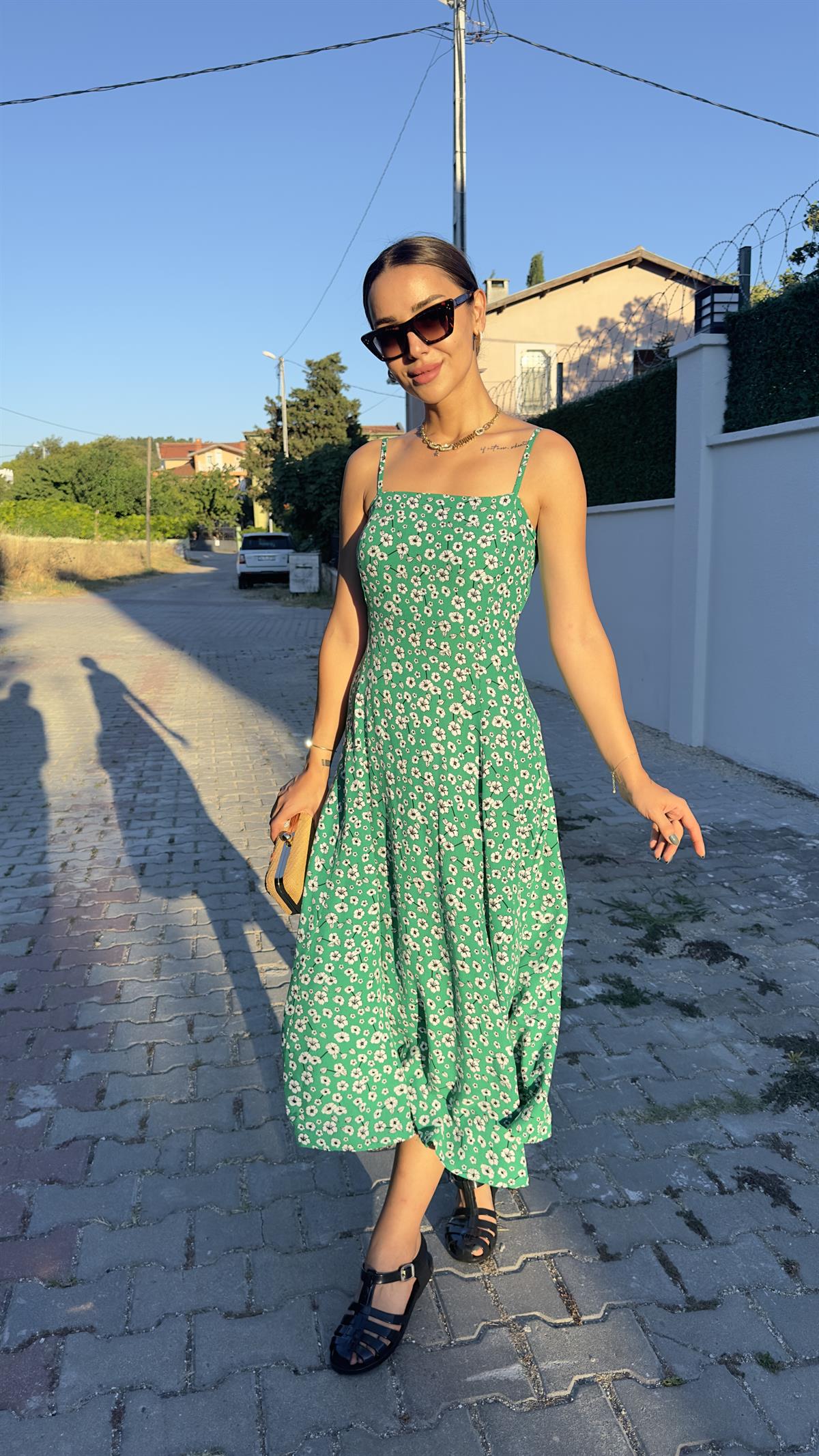 Çiçek Desen Askılı Yeşil Elbise 