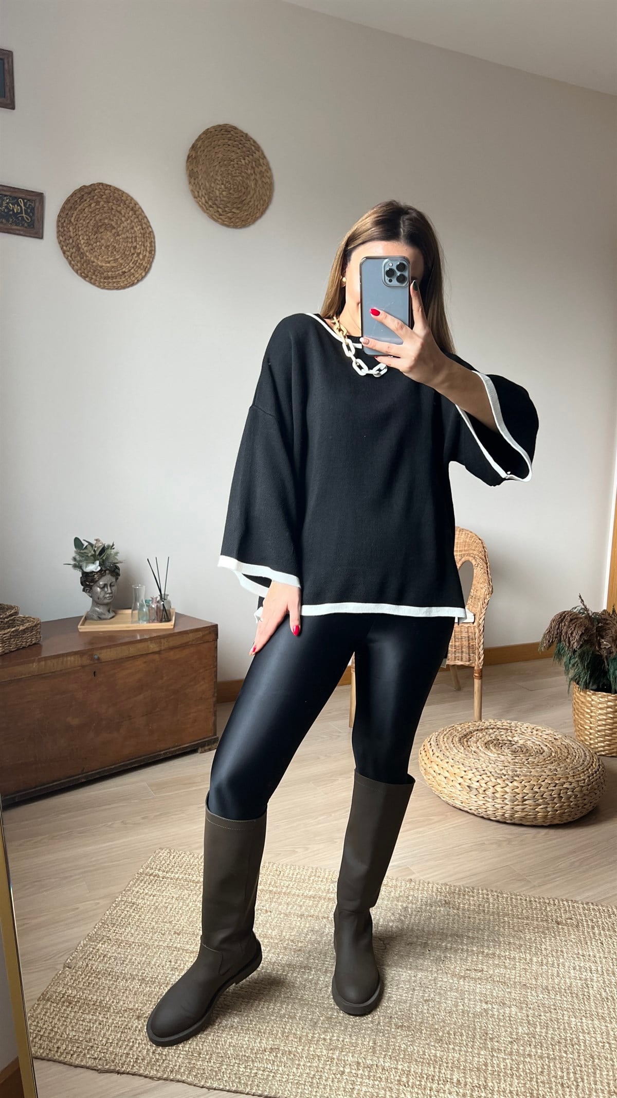 Beyaz Şerit Detaylı Oversize Triko