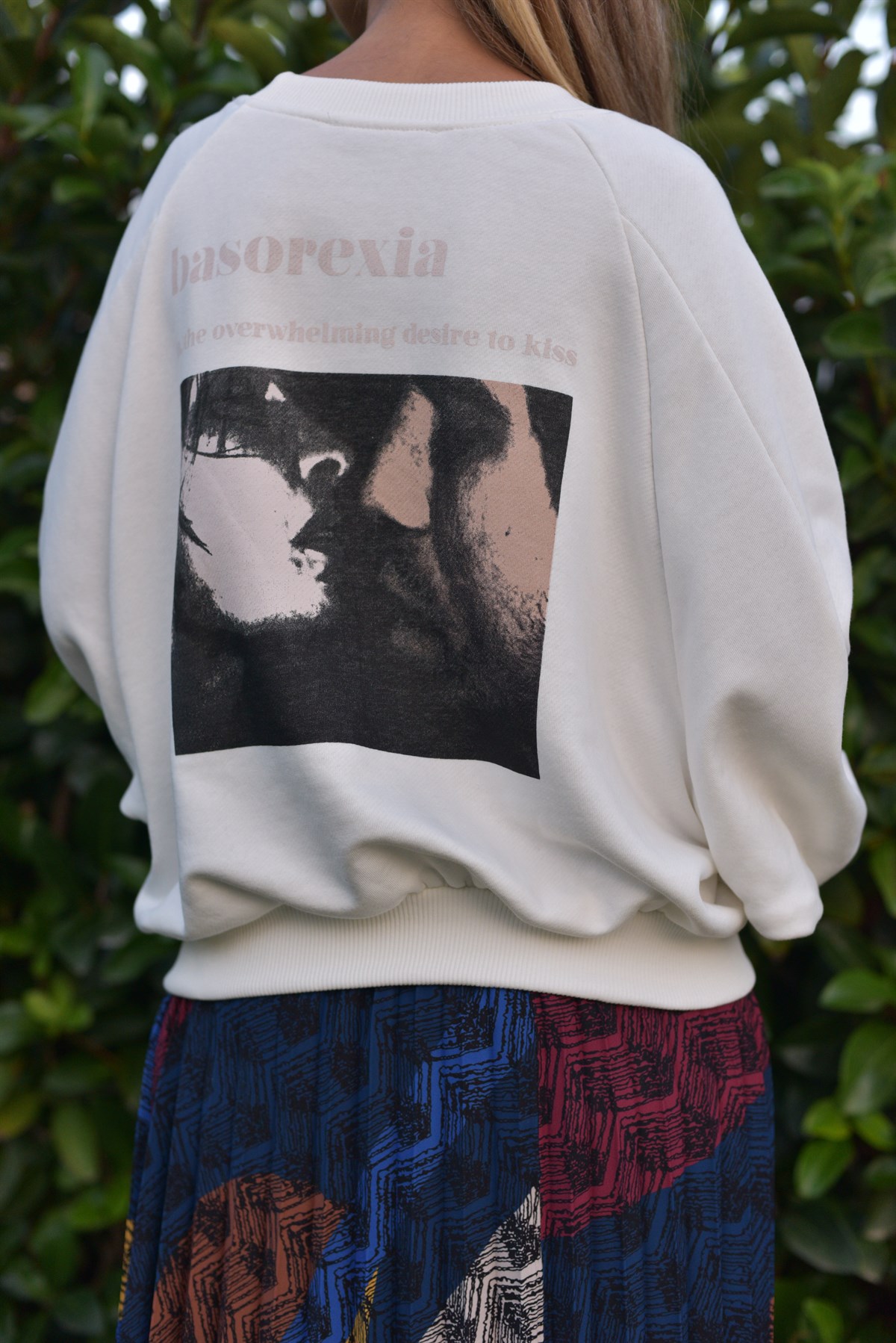 Zincir Detaylı Sırtı Baskılı Sweatshirt