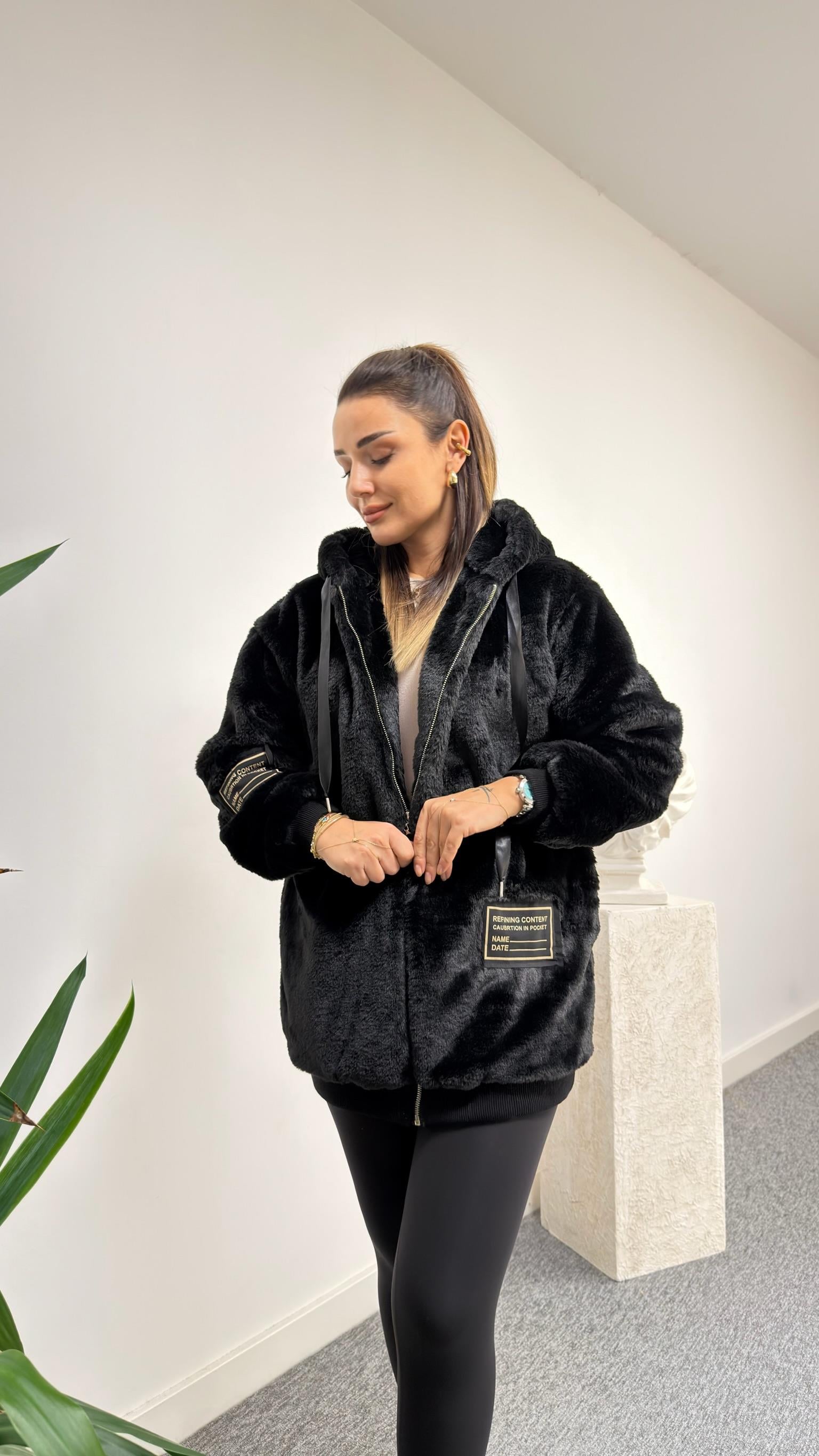 Naja Sırt Yazı Detaylı Kapüşonlu Peluş Mont