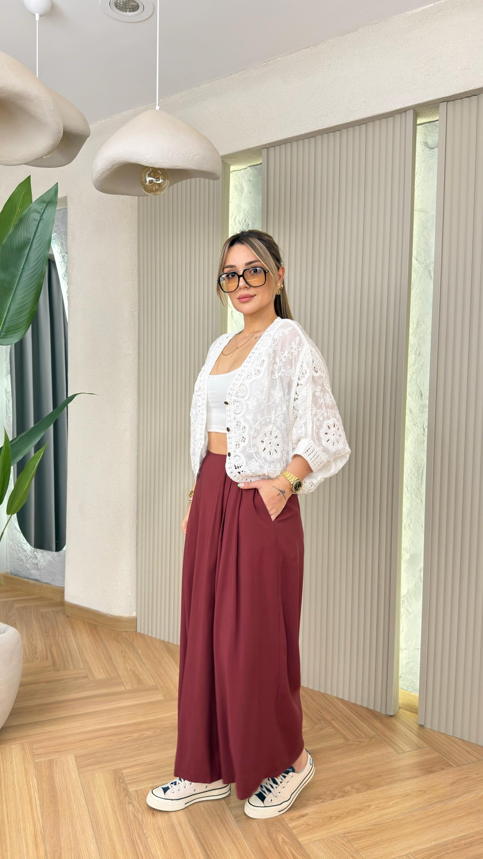 Ekru Dantel İşlemeli Premium Bluz