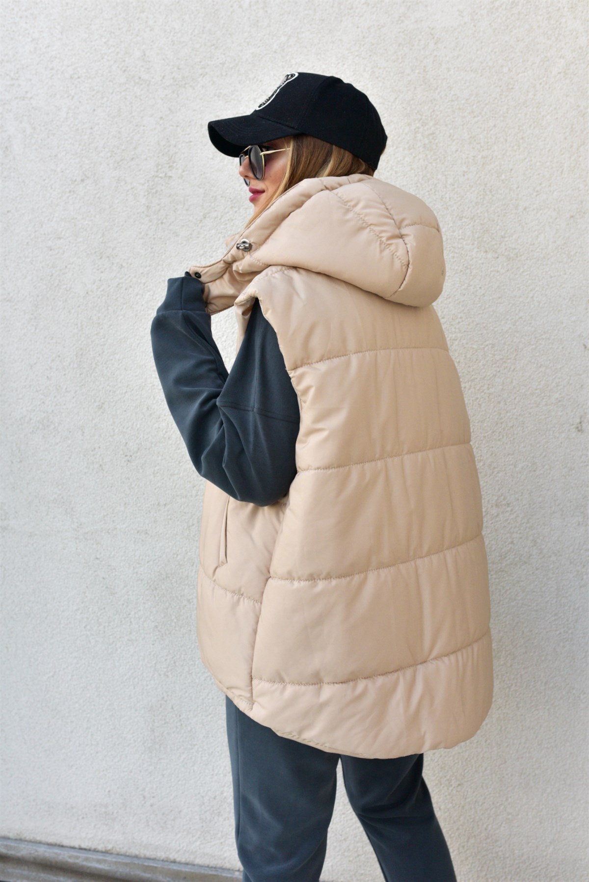 Bej Oversize Kapüşonlu Yelek 
