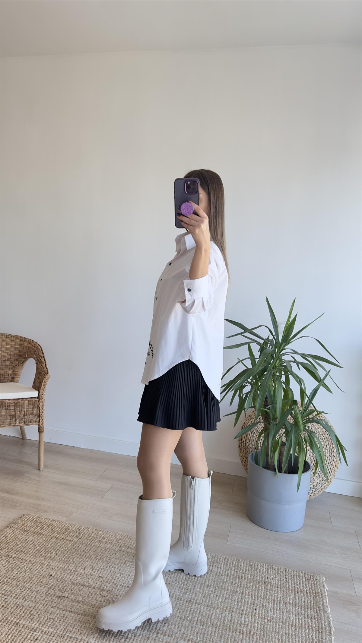 Marka Model Yazı Detaylı Beyaz Gömlek