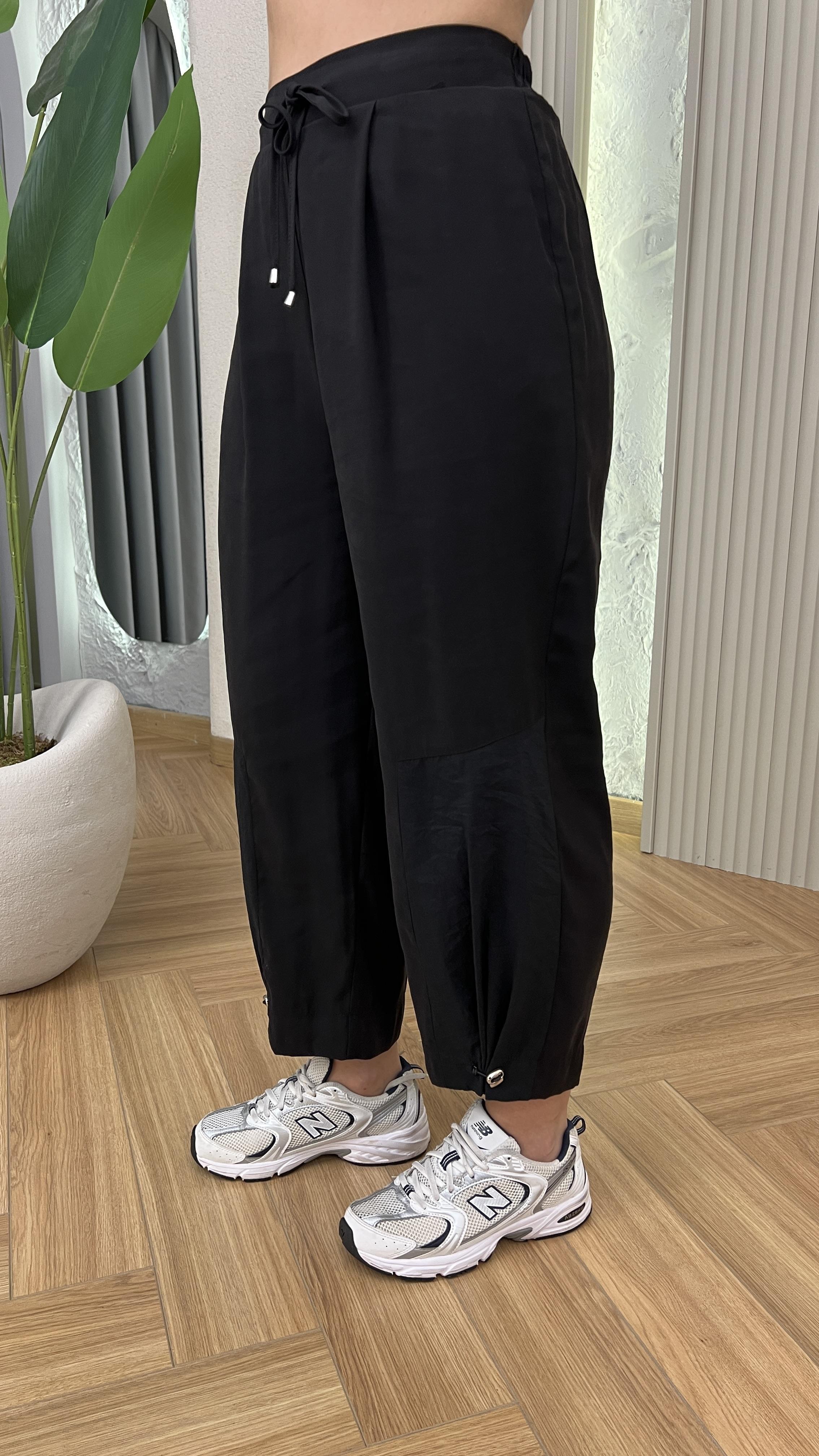 Siyah Resal Paraşüt Detaylı Arkası Lastikli Tensel Pantolon