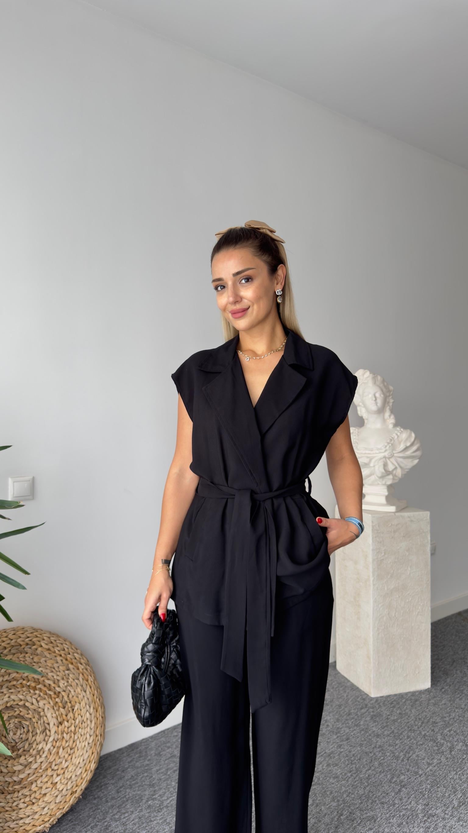 Marion Yelekli Siyah Takım