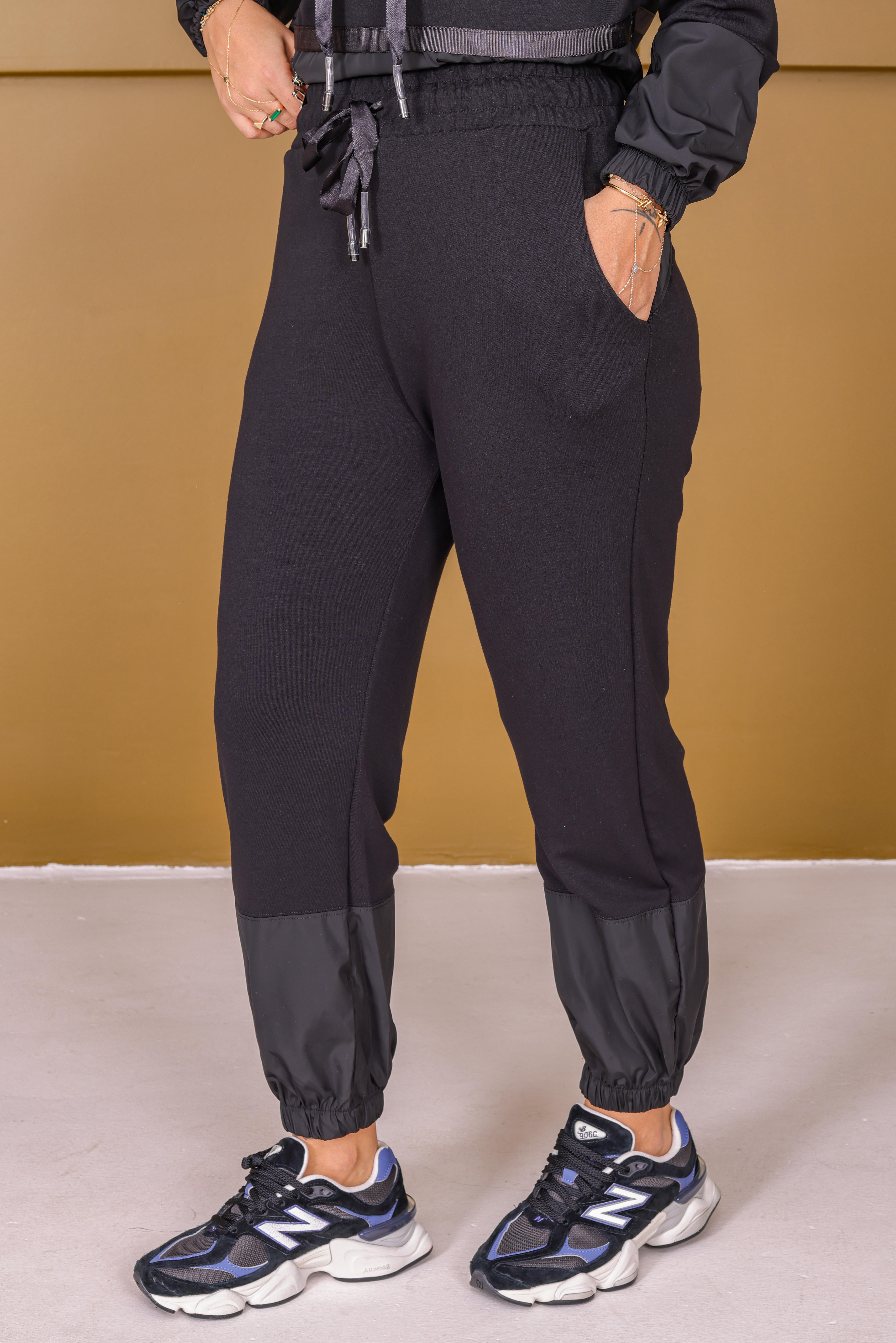 Paraşüt Detaylı Siyah Tasarım Takım