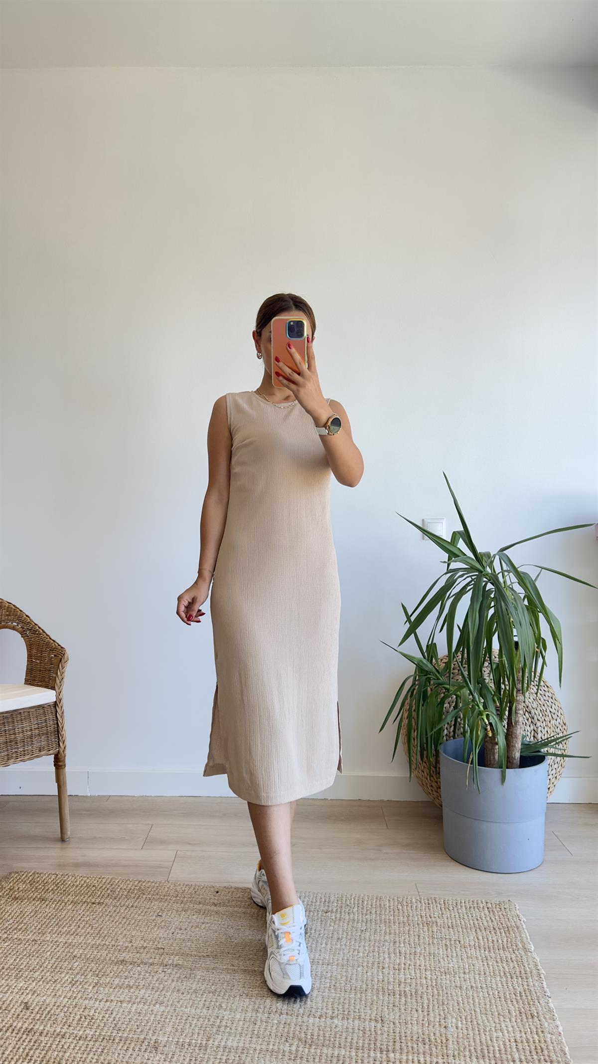 Yırtmaçlı Bej Basic Elbise