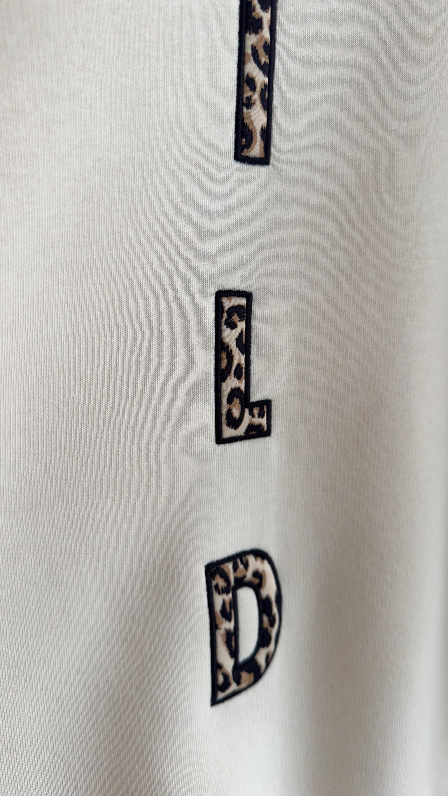 Önü Fermuarlı Kaplan Nakışlı Bej Sweatshirt