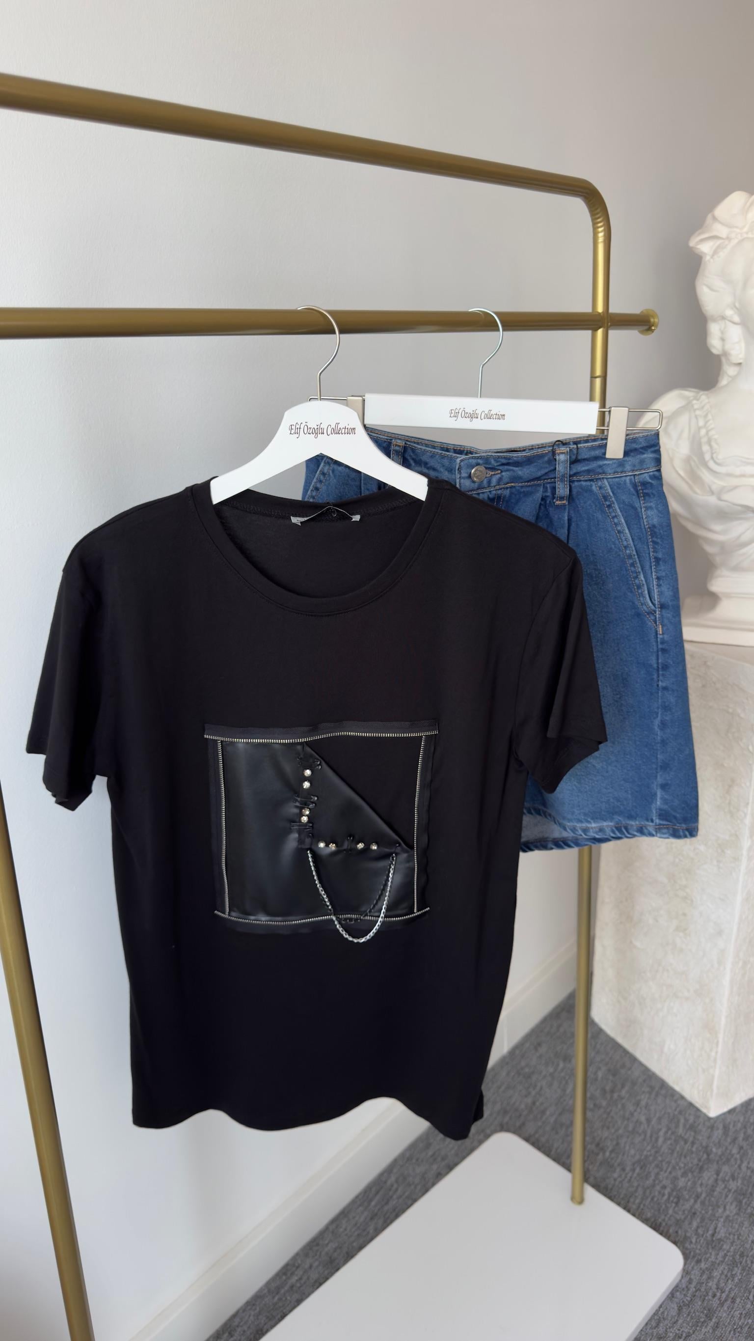 Deri Ve Zincirt Detaylı Siyah Tshirt
