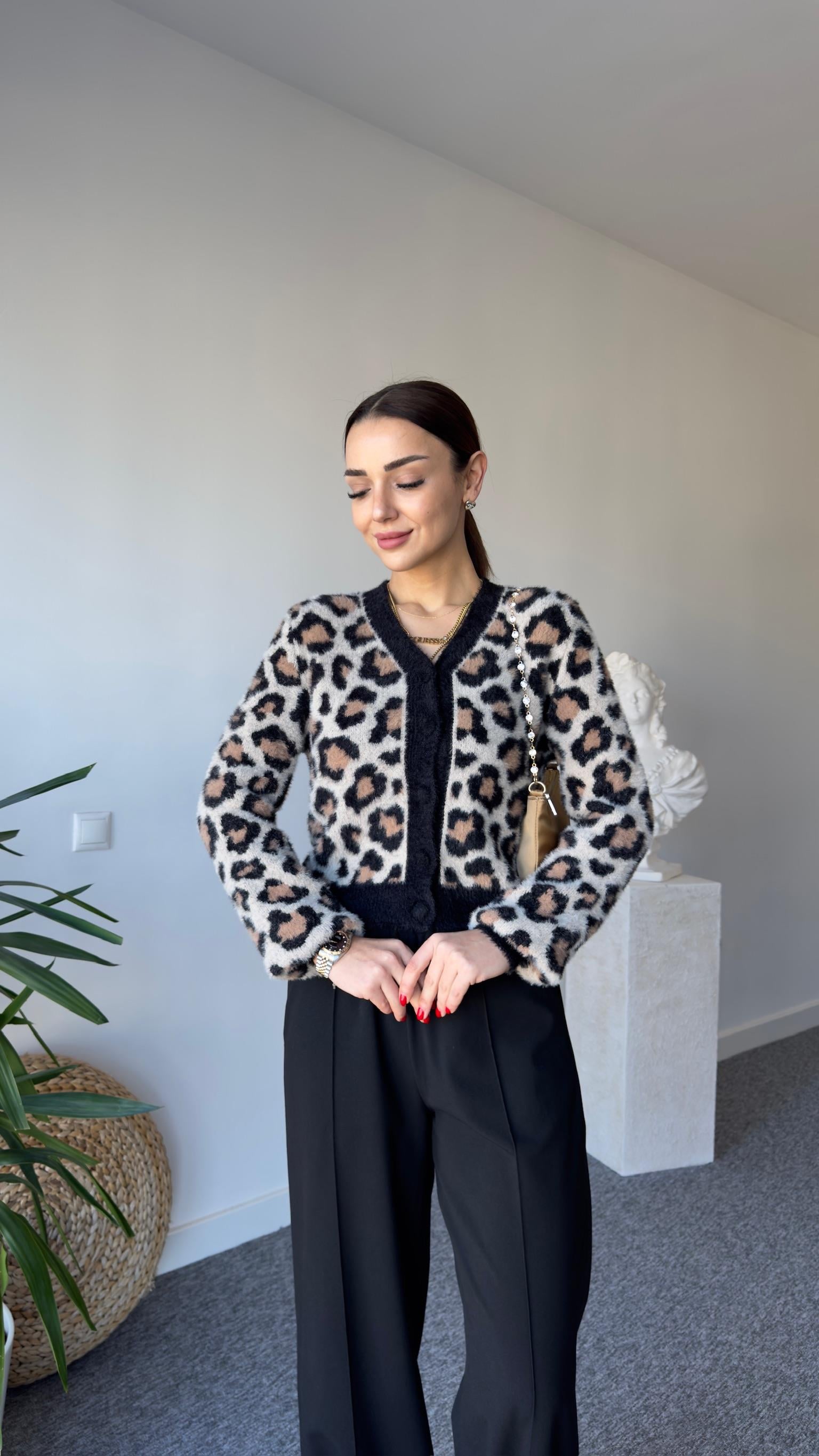 V Yaka Yumuşak Doku Leopar Desen Hırka