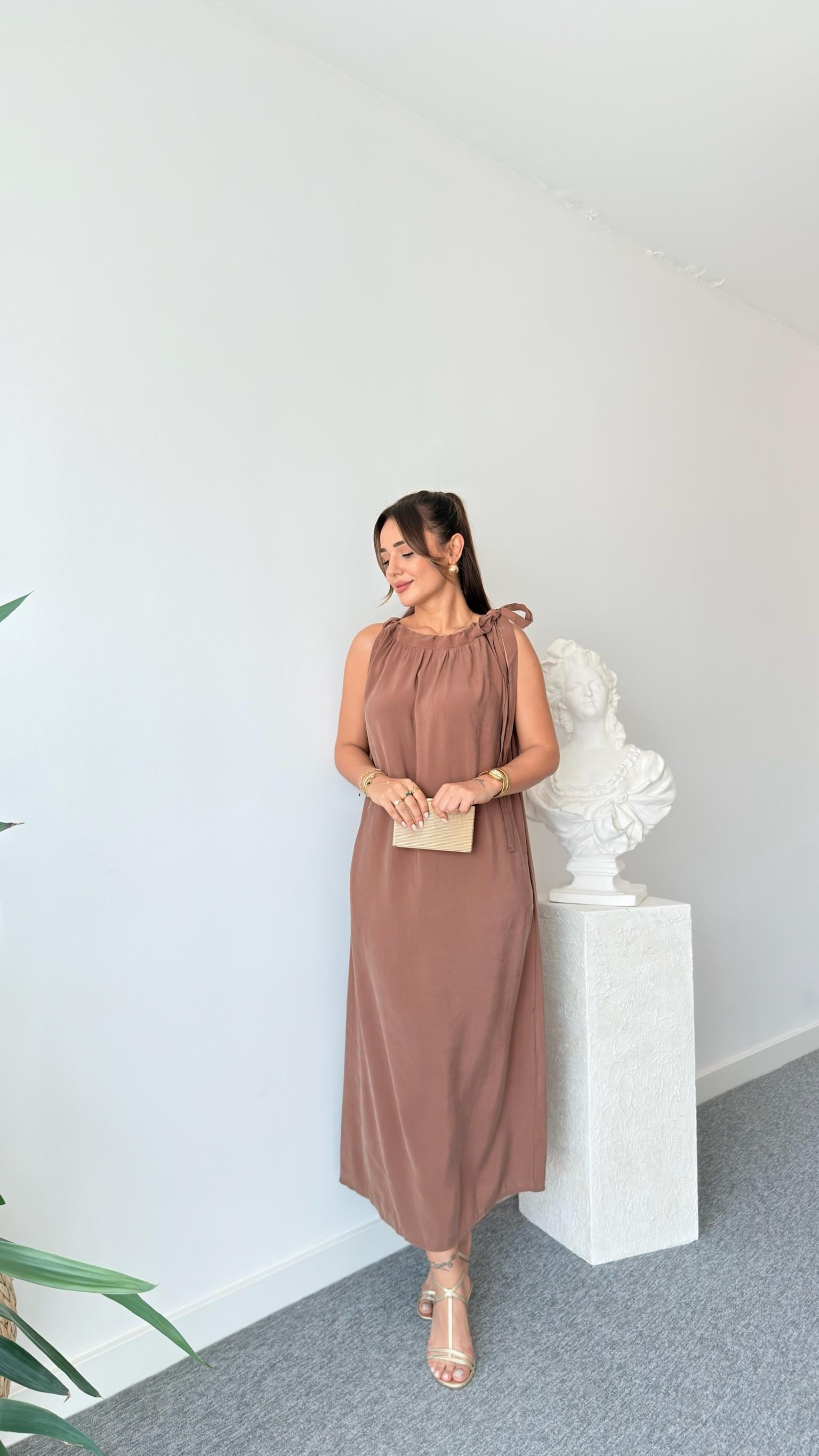 Kahve Yaka İpli Tensel Elbise 