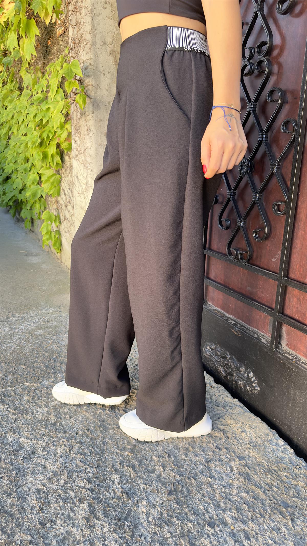 Arka Lastik Yazılı Siyah Tasarım Pantolon