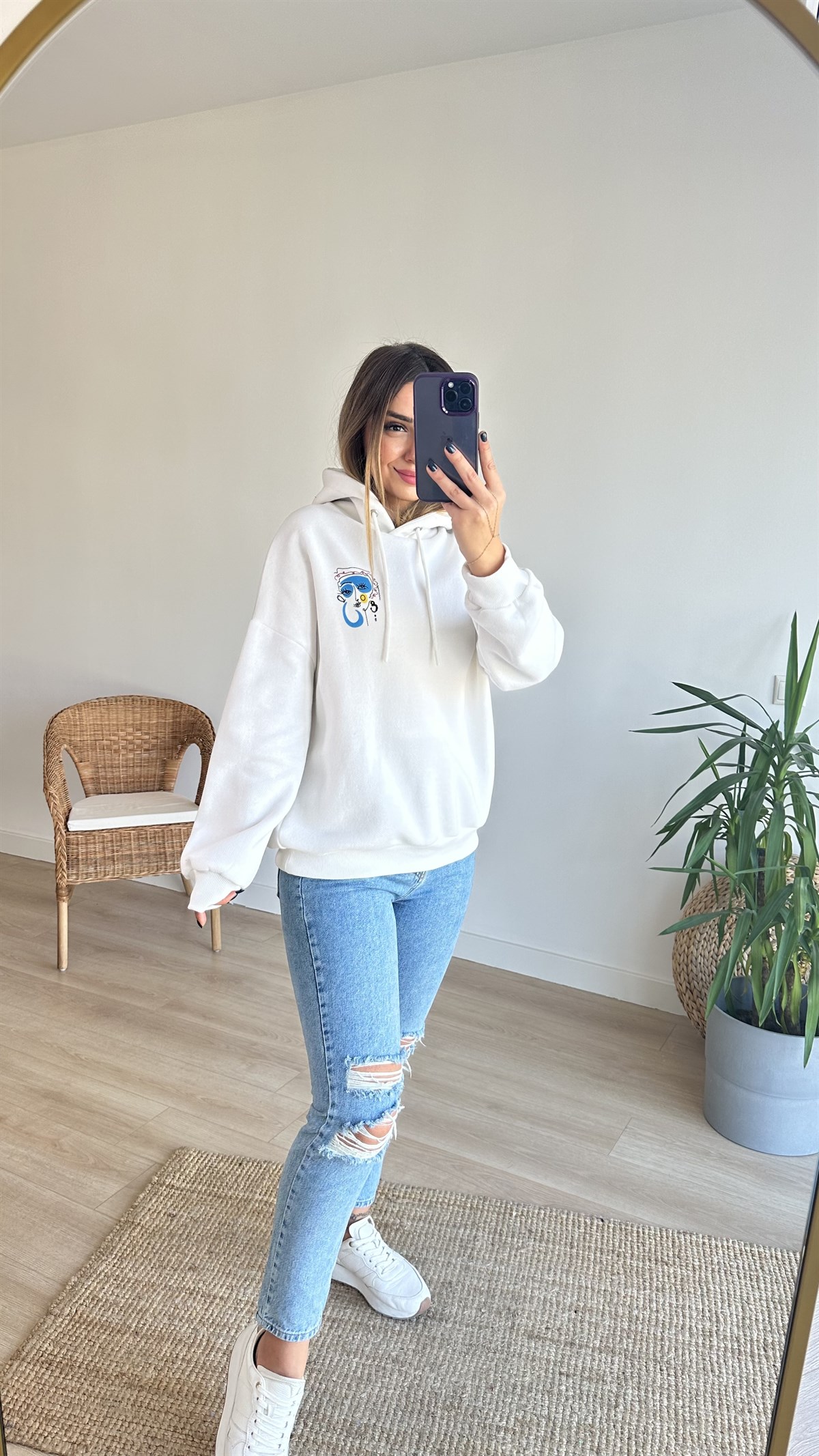 Sırt Baskılı Beyaz Kapüşonlu Sweatshirt