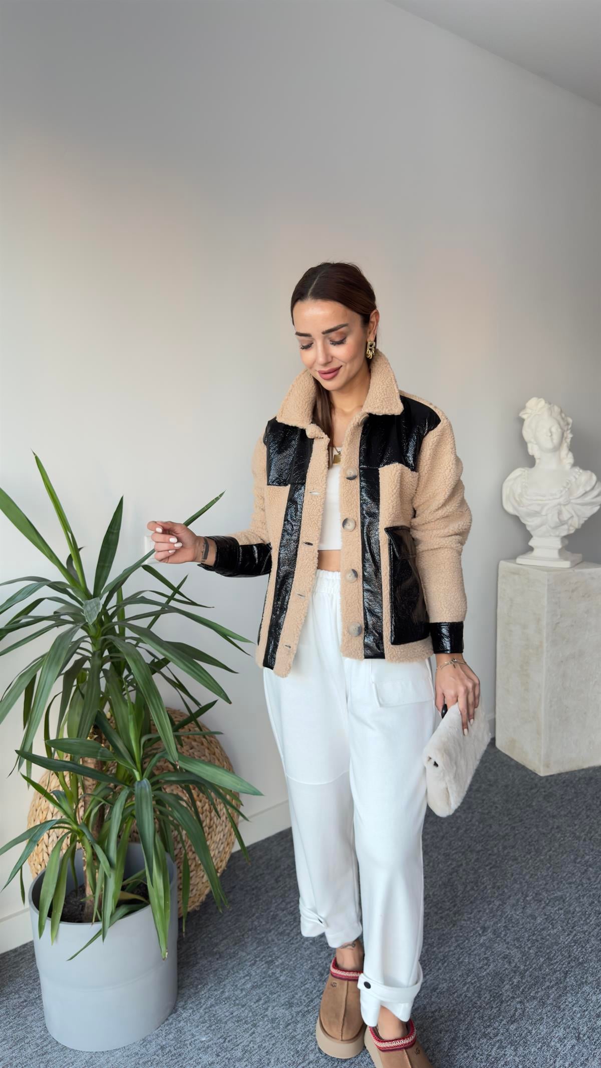 Peluş Ve Rugan Detaylı Mont