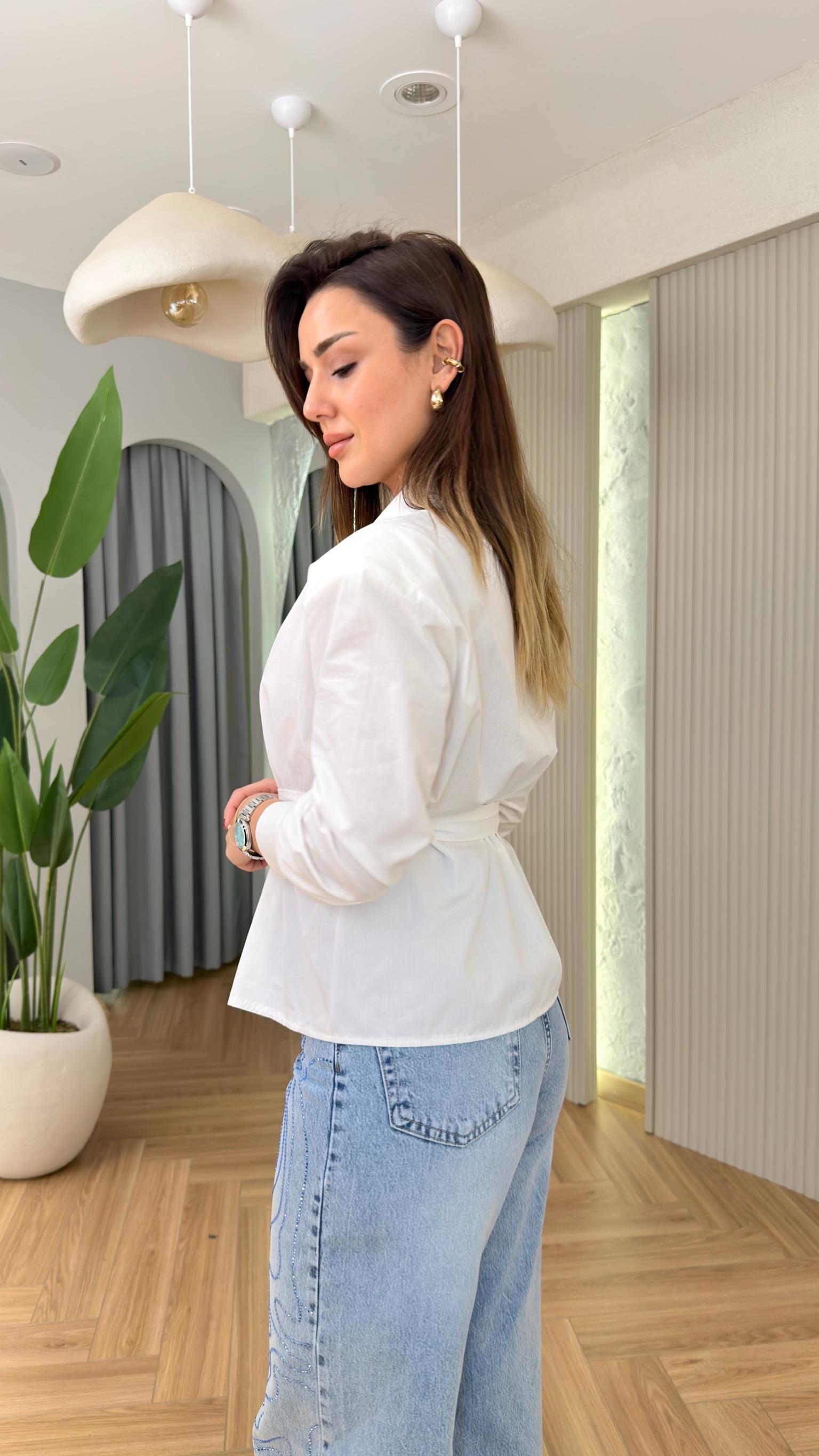 Beyaz Kuşaklı Çıt Çıt Düğmeli Vatkalı Orj Marka Gömlek