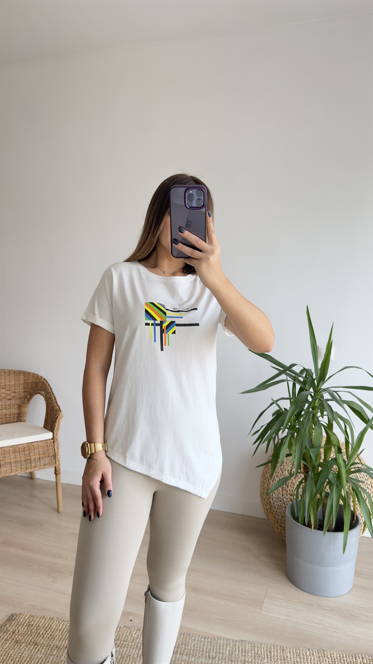 Asimetrik Renkli Baskı Beyaz Tshirt