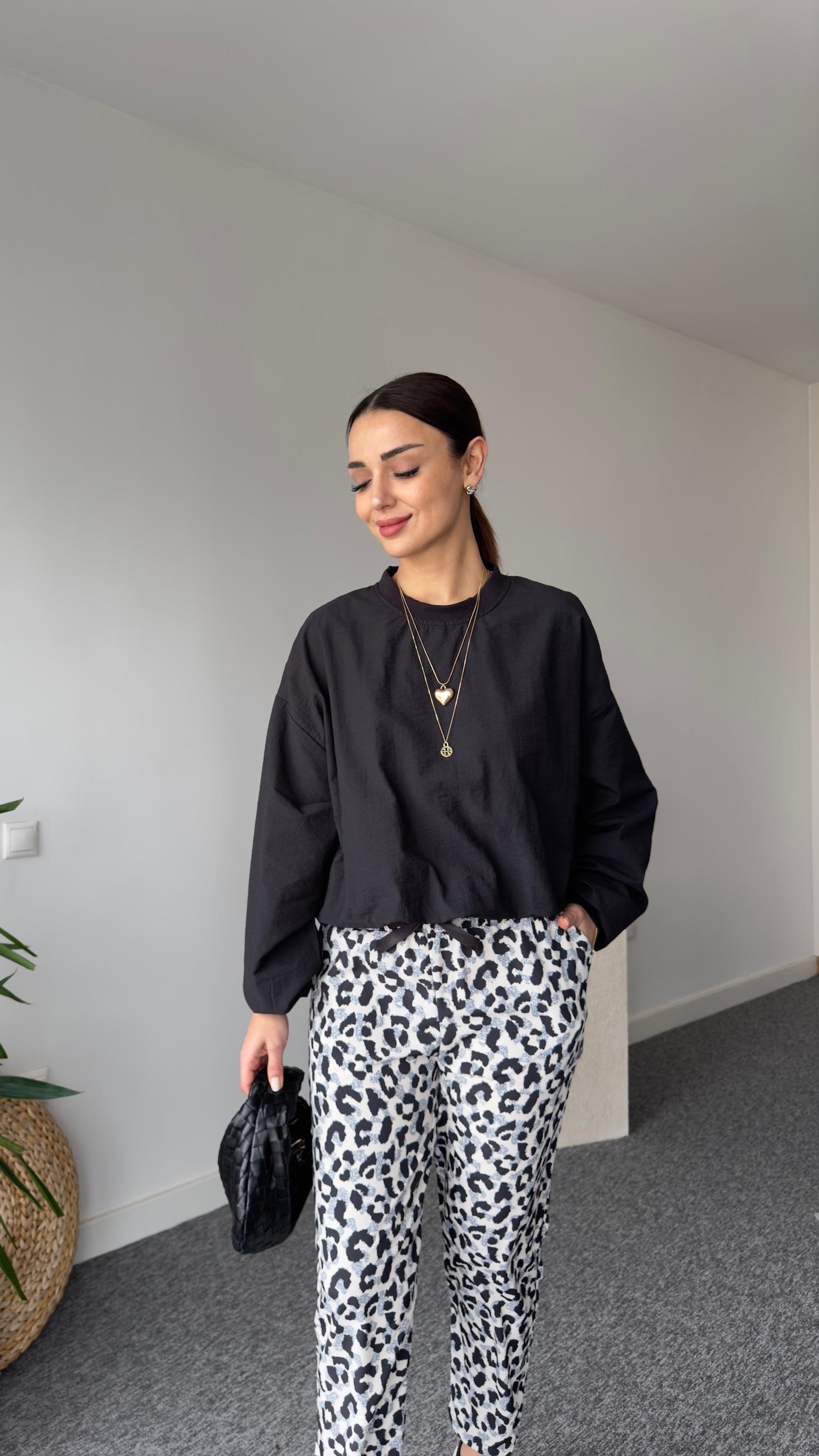 Bel Lastikli Siyah Paraşüt Sweat