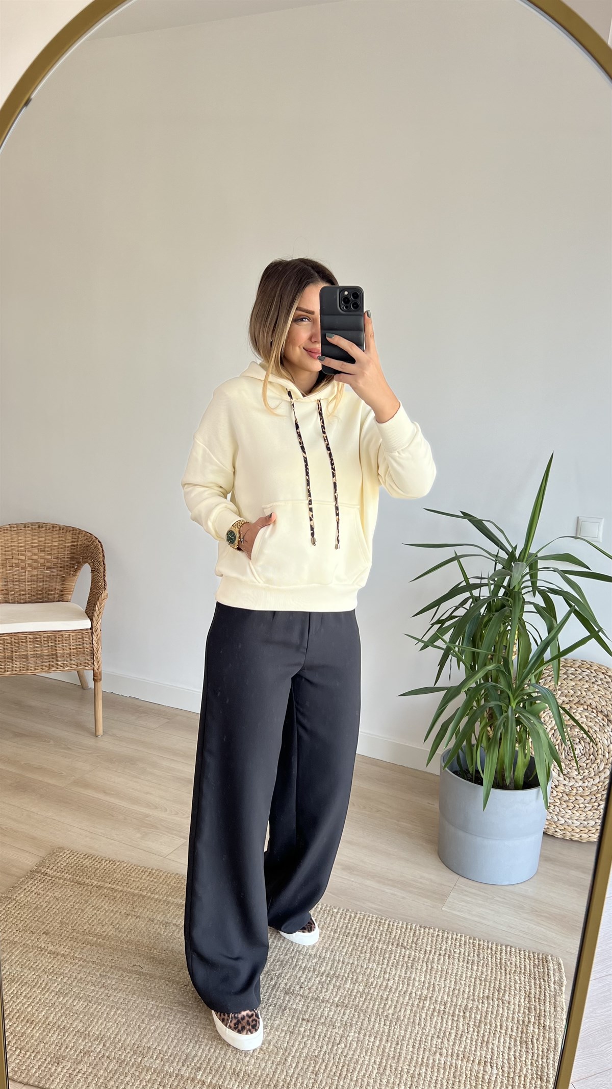 Sırtı Leopar Detay Kapüşonlu Beyaz Sweatshirt